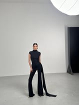SİYAH DRAPE VE ETEK DETAYLI TULUM