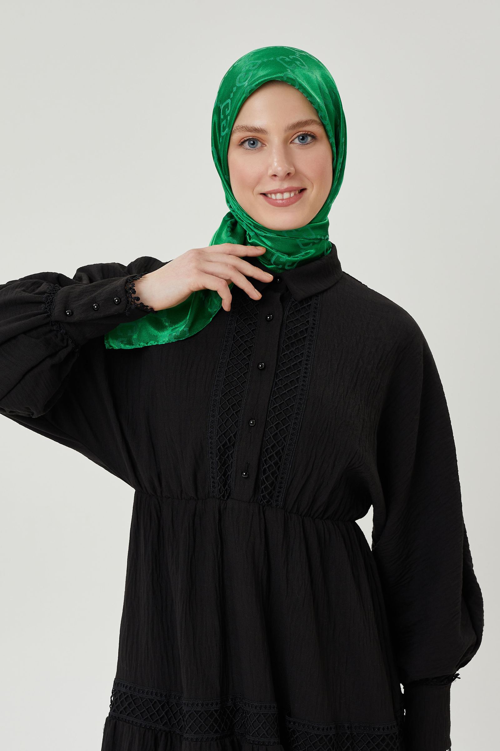 Benetton G Desen Parlak Jakar Eşarp · görsel 3