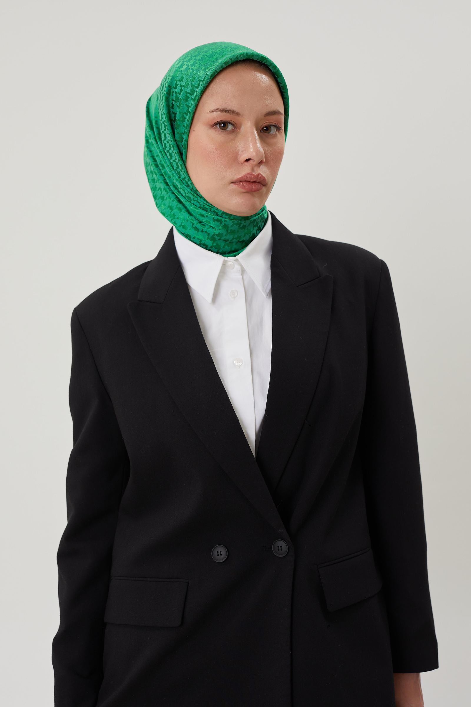 Benetton Kazayağı Desen Parlak Jakar Eşarp · görsel 2