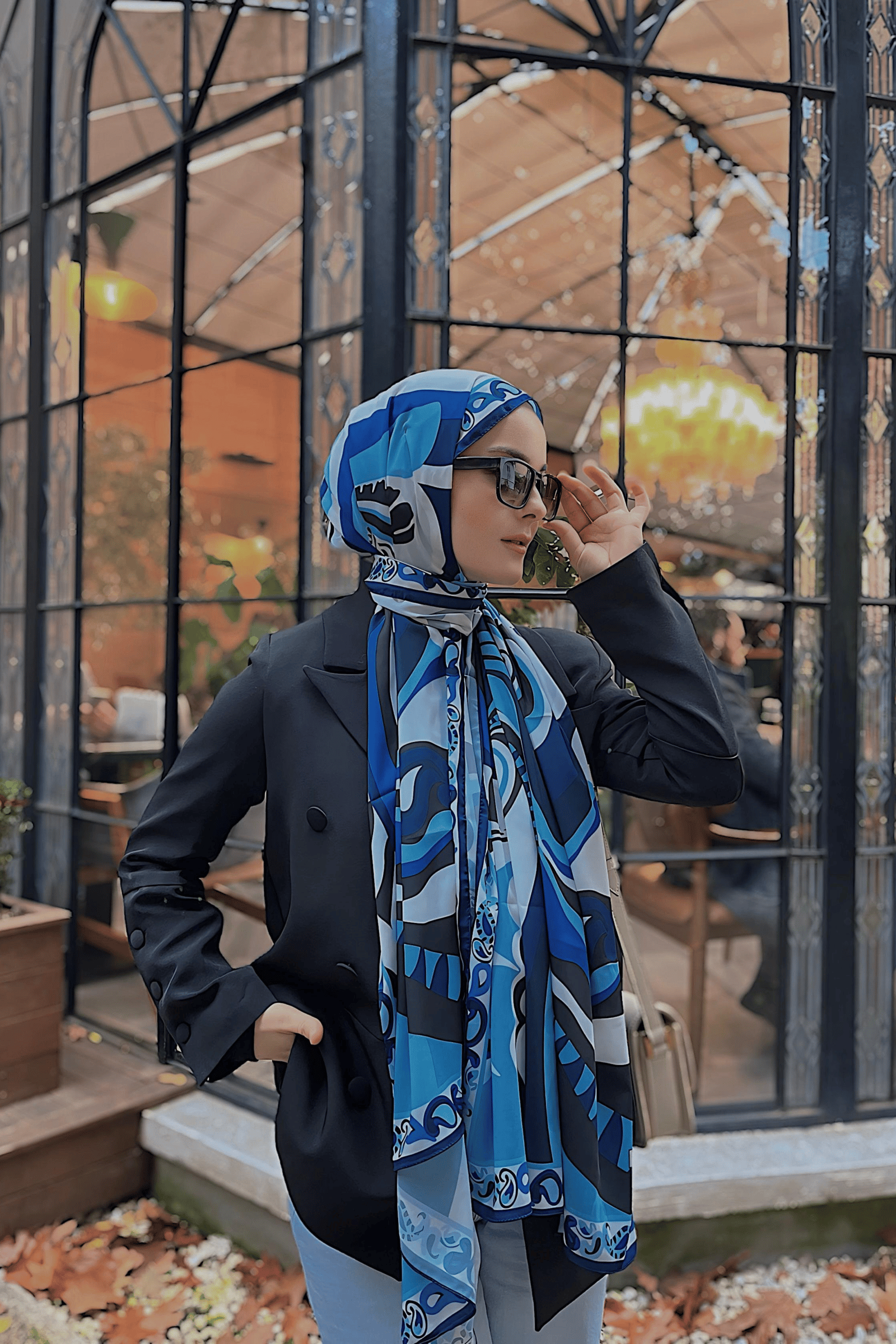 Betül'ün Pastel Mavi Dila Desen İpek Şal Tercihi · İpeksi · görsel 2