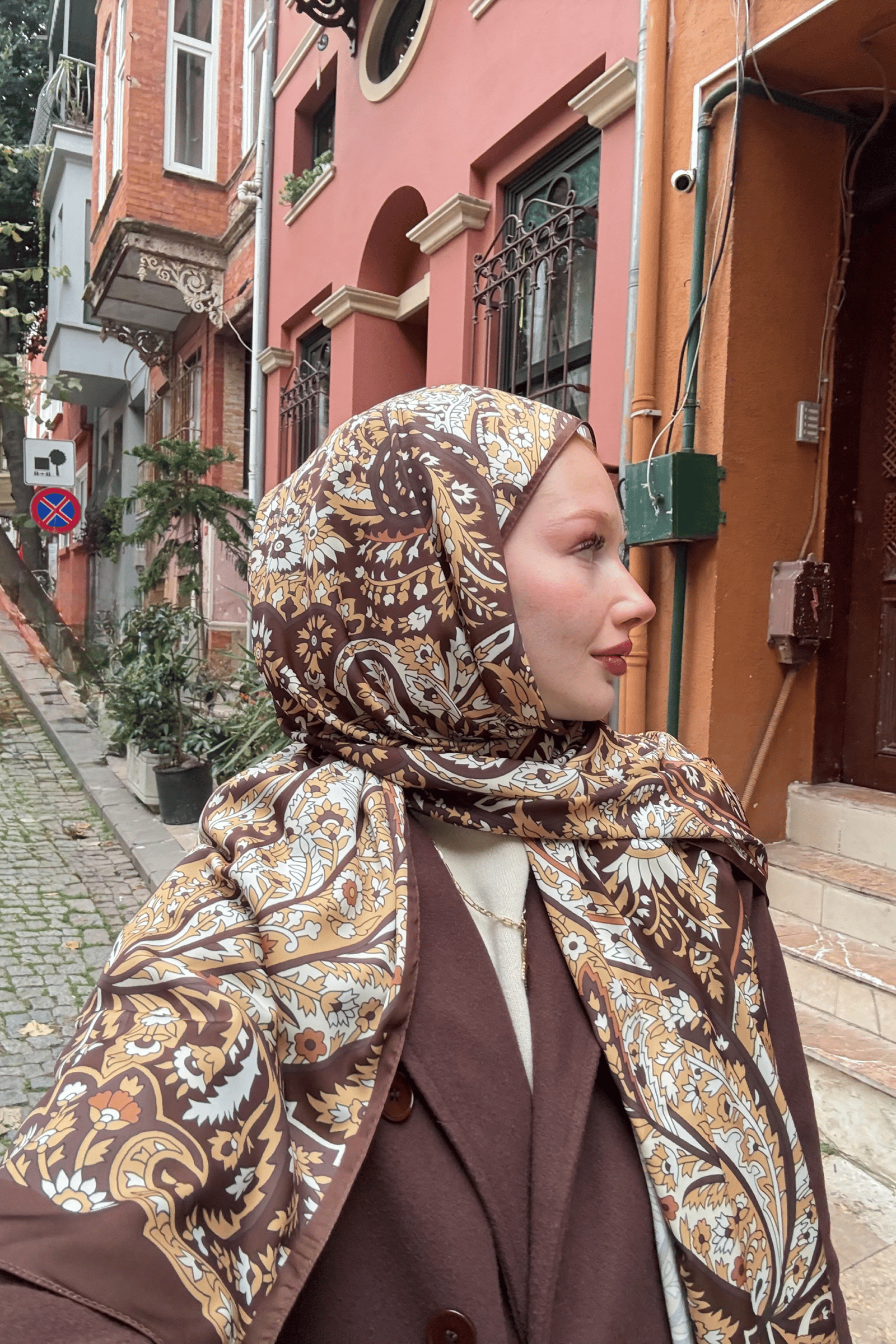 Derya'nın Acı Kahve Balamir Desen İpek Şal Tercihi · İpeksi · görsel 2