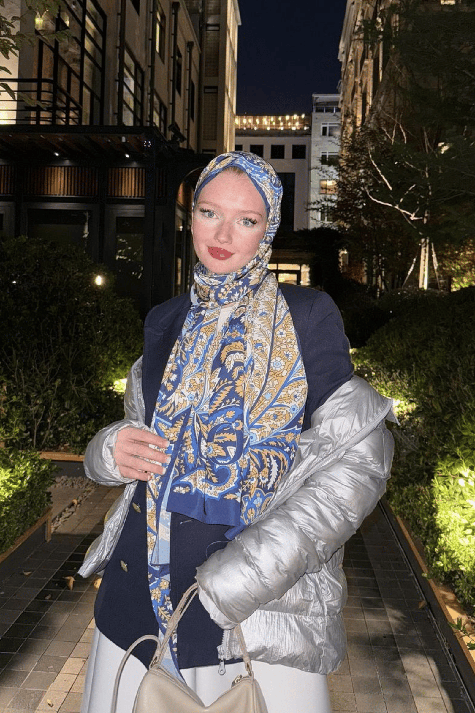 Derya'nın Mavi Balamir Desen İpek Şal Tercihi · İpeksi · görsel 2