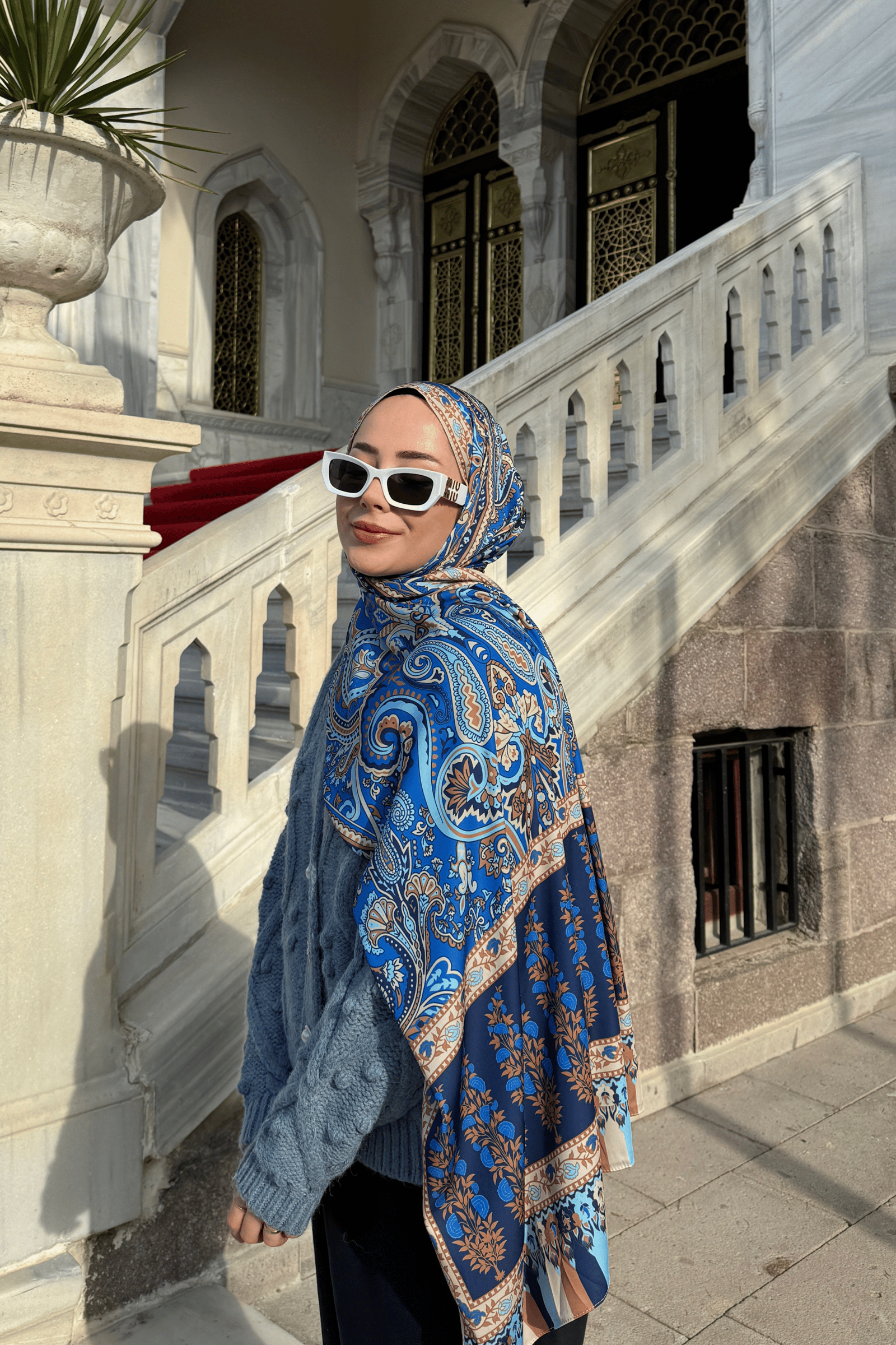 Duygu'nun Mavi Ediz Desen İpek Şal Tercihi · İpeksi · görsel 2