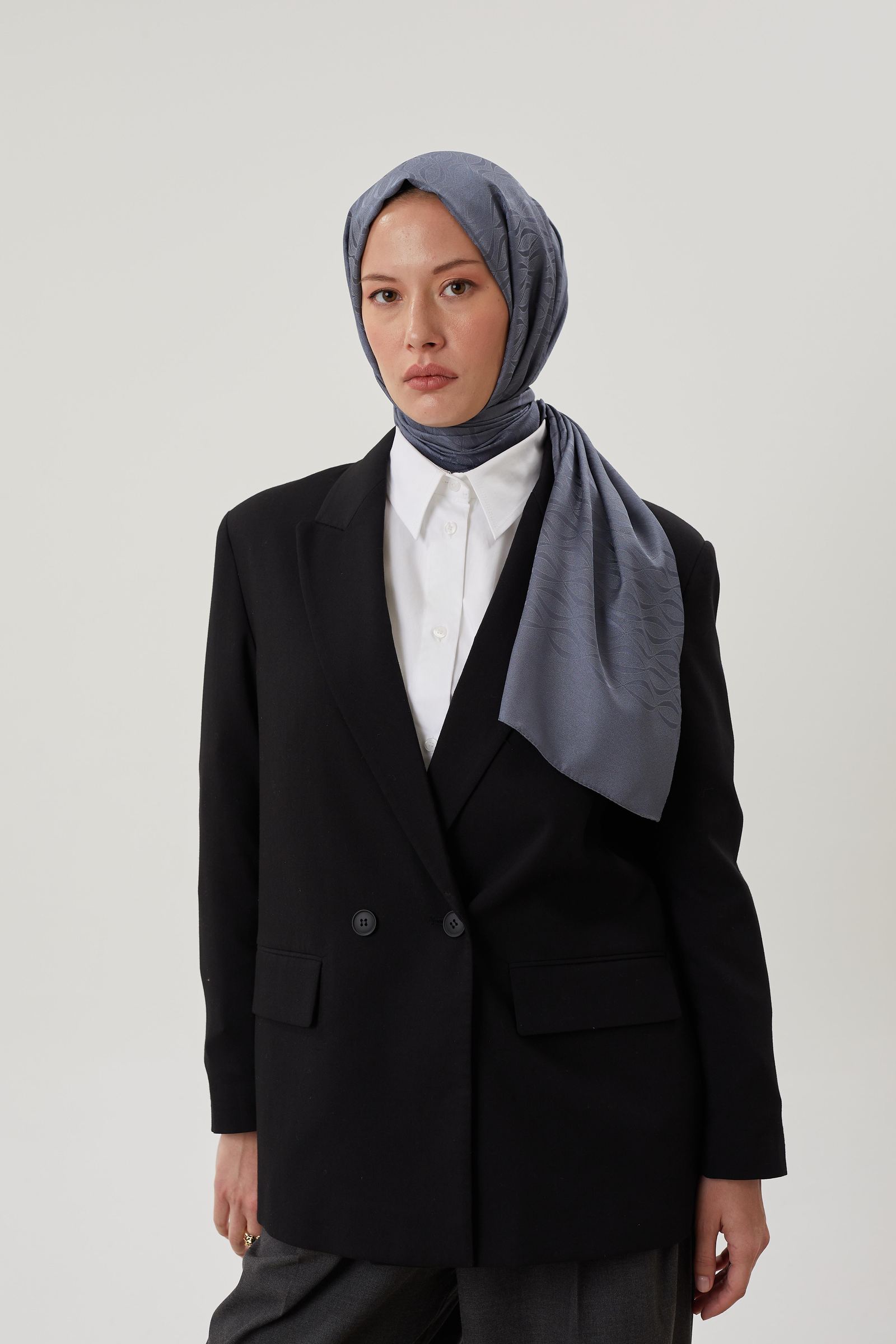 Füme Shine Desen Jakar Şal · İpeksi Jakar · görsel 6