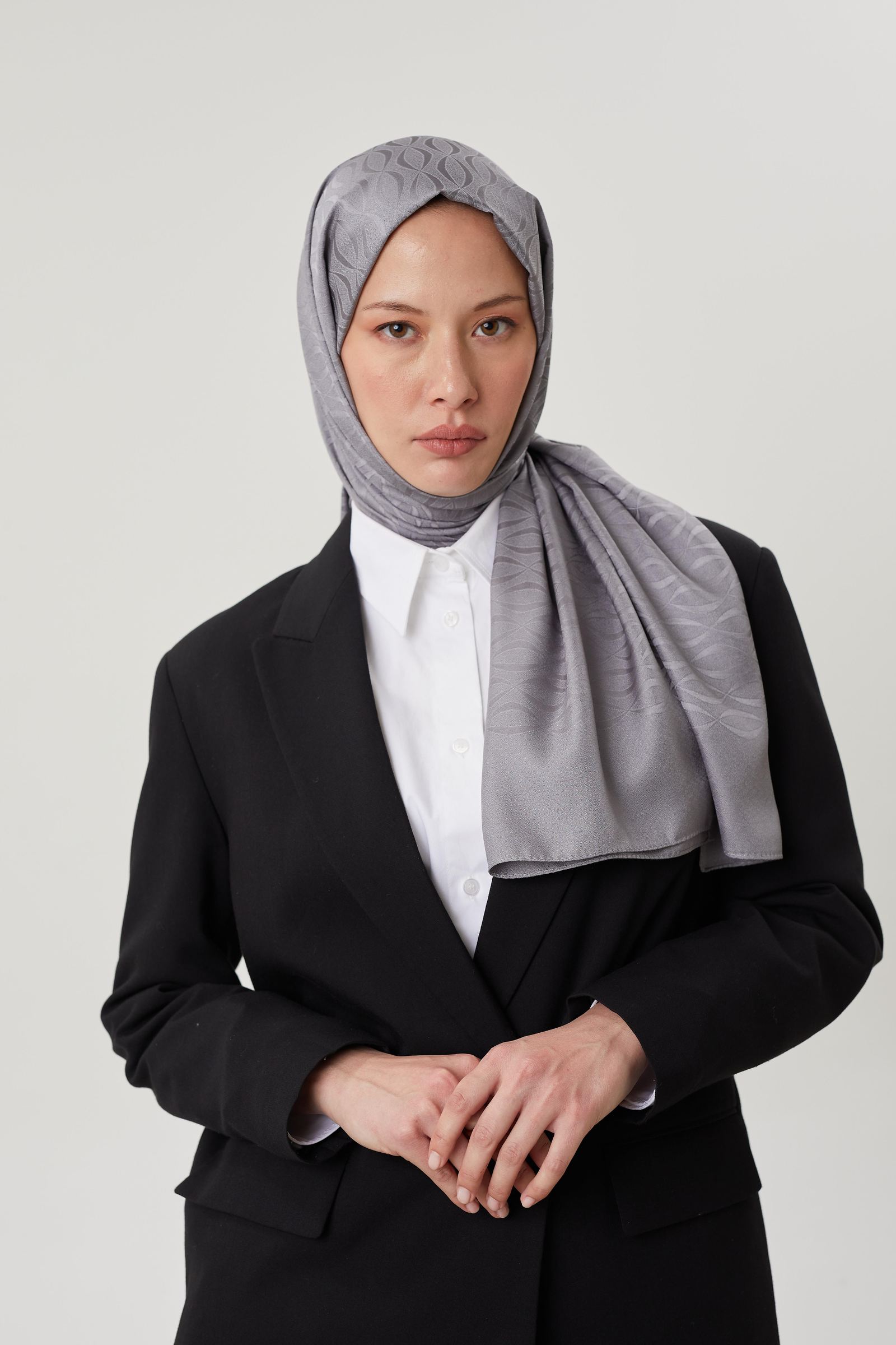 Gri Shine Desen Jakar Şal · İpeksi Jakar · görsel 2