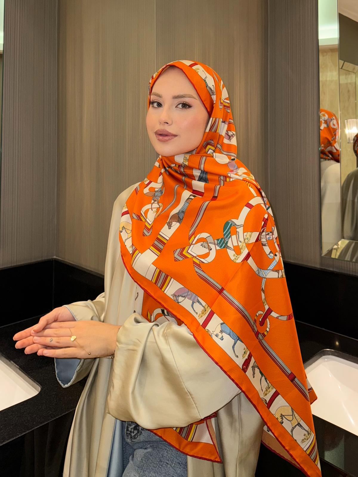 İthal Turuncu & Mocha H Horse Desen Twill İpek Şal · görsel 3