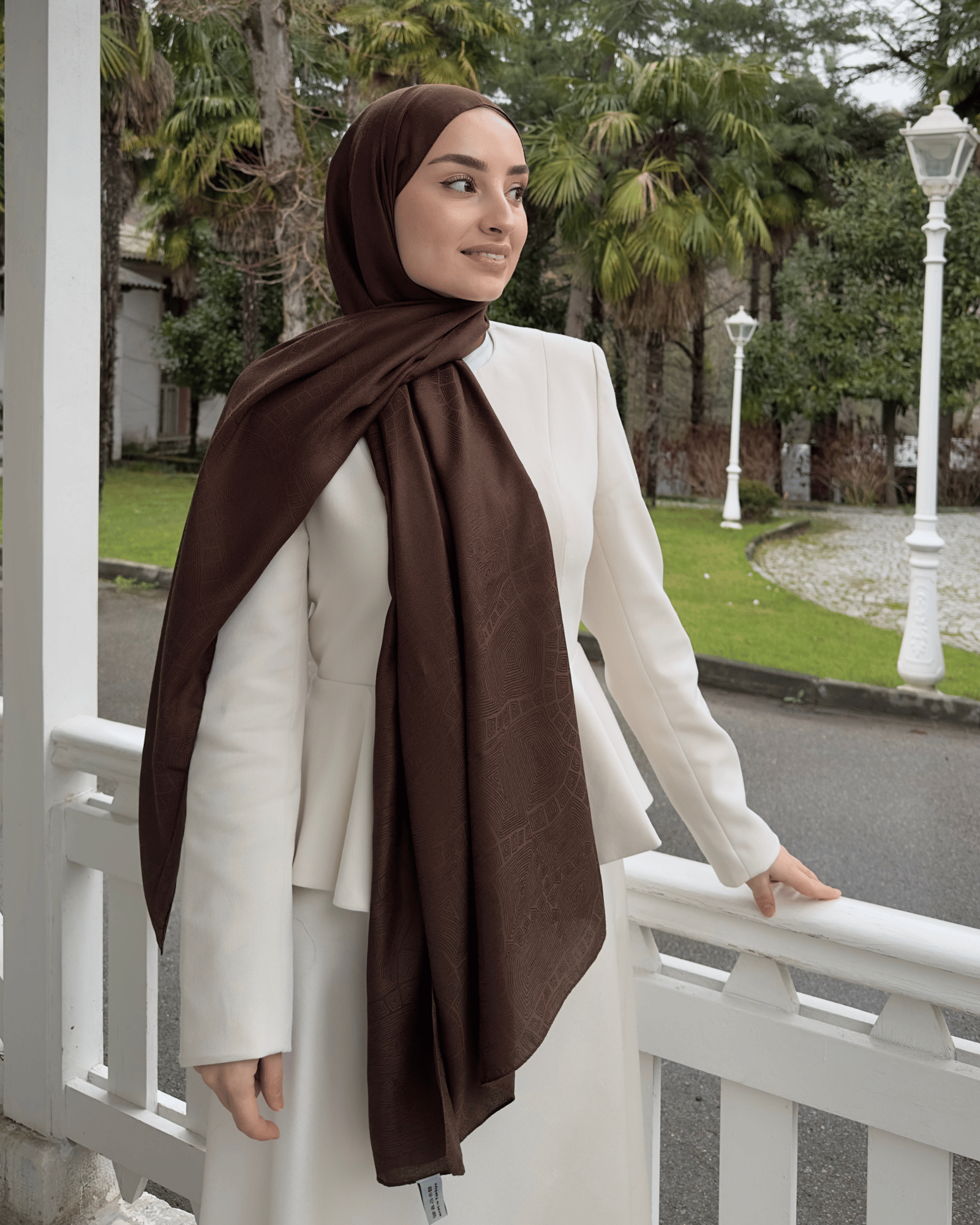 Kahverengi Döngü Desen Jakar Şal · İpeksi Jakar · görsel 2