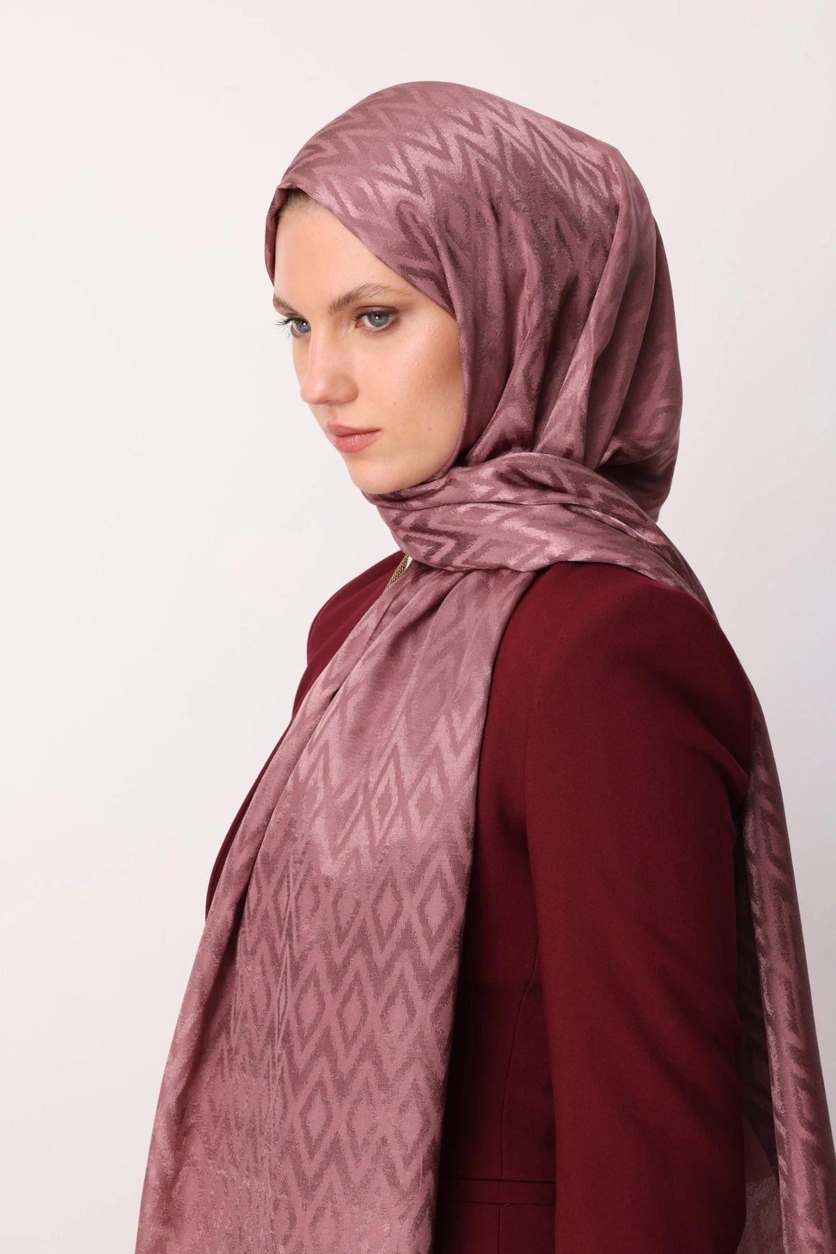 Gül Kurusu Karo Desen Parlak Jakar Şal · görsel 2