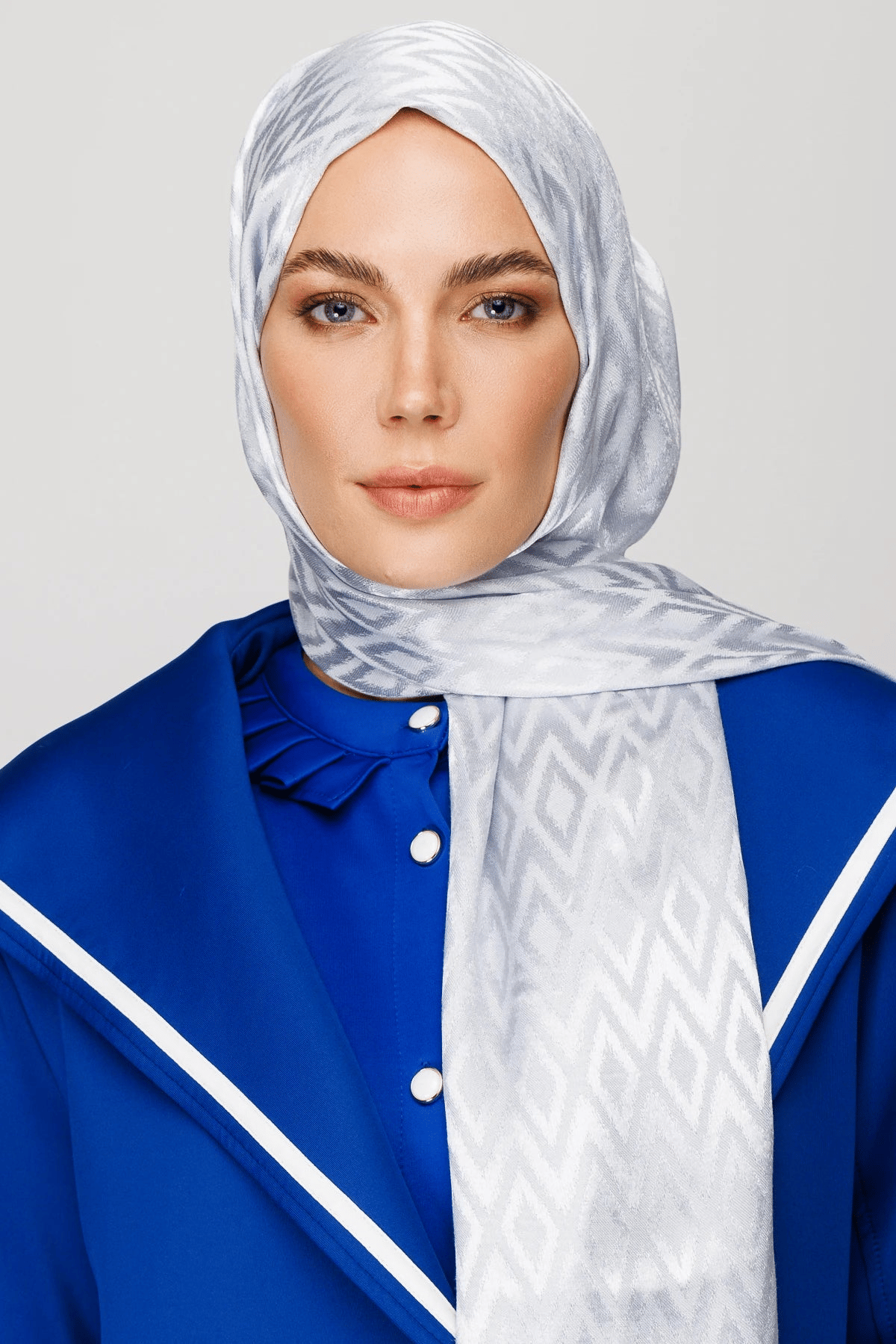 Gümüş Karo Desen Parlak Jakar Şal · görsel 2