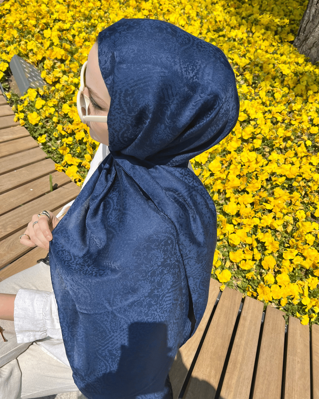 Lacivert Lavin Desen Jakar Şal · İpeksi Jakar · görsel 2