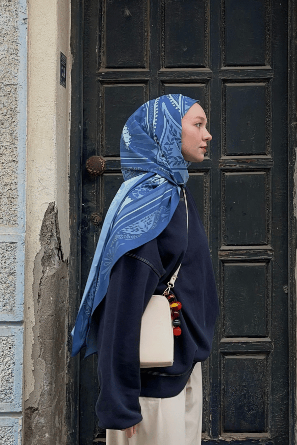 Rümeysa'nın Mavi Zümra Desen Pamuk Vual Şal Tercihi · görsel 2