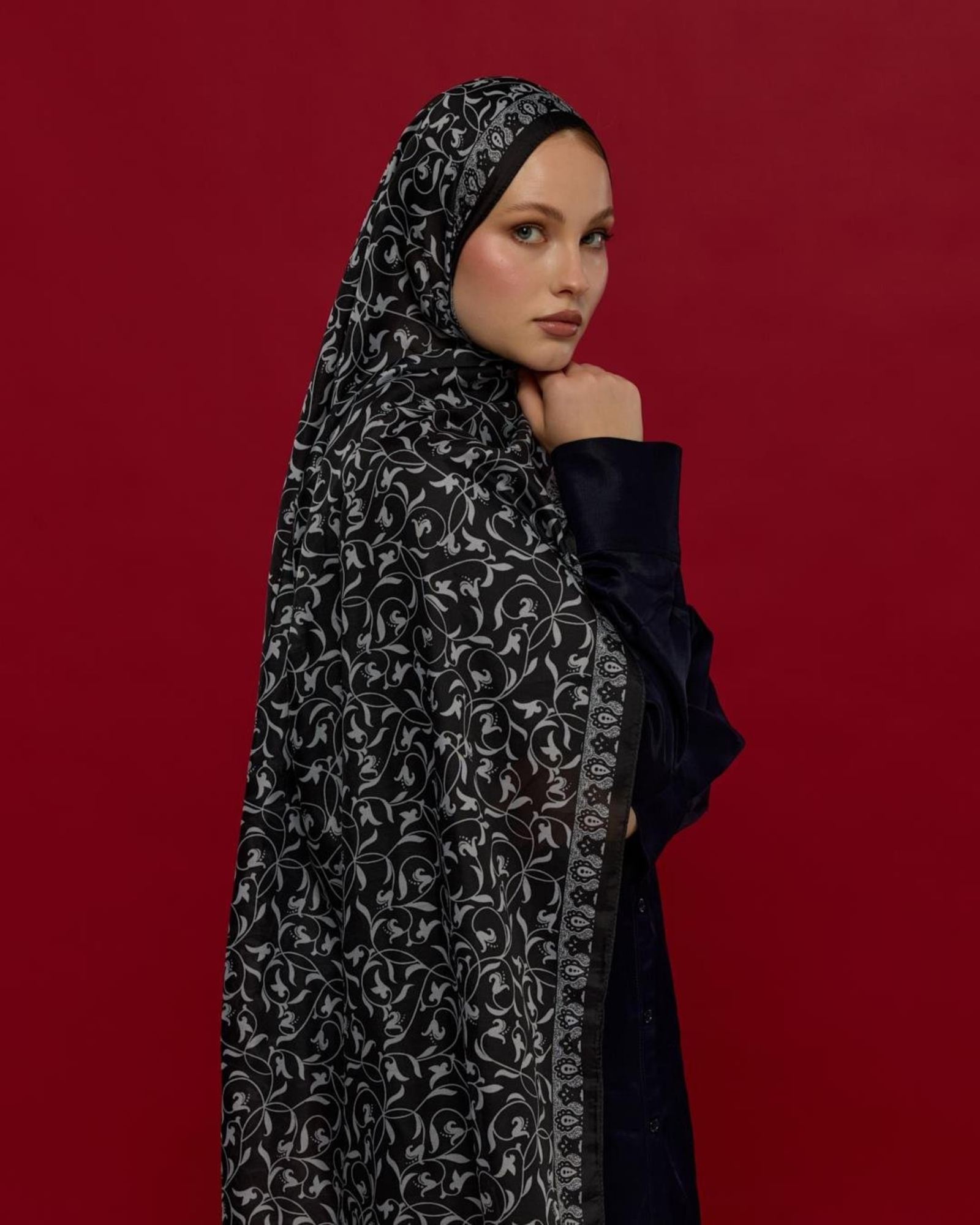Siyah & İnci Lale Bahçesi Desen Şal - 65 · görsel 6