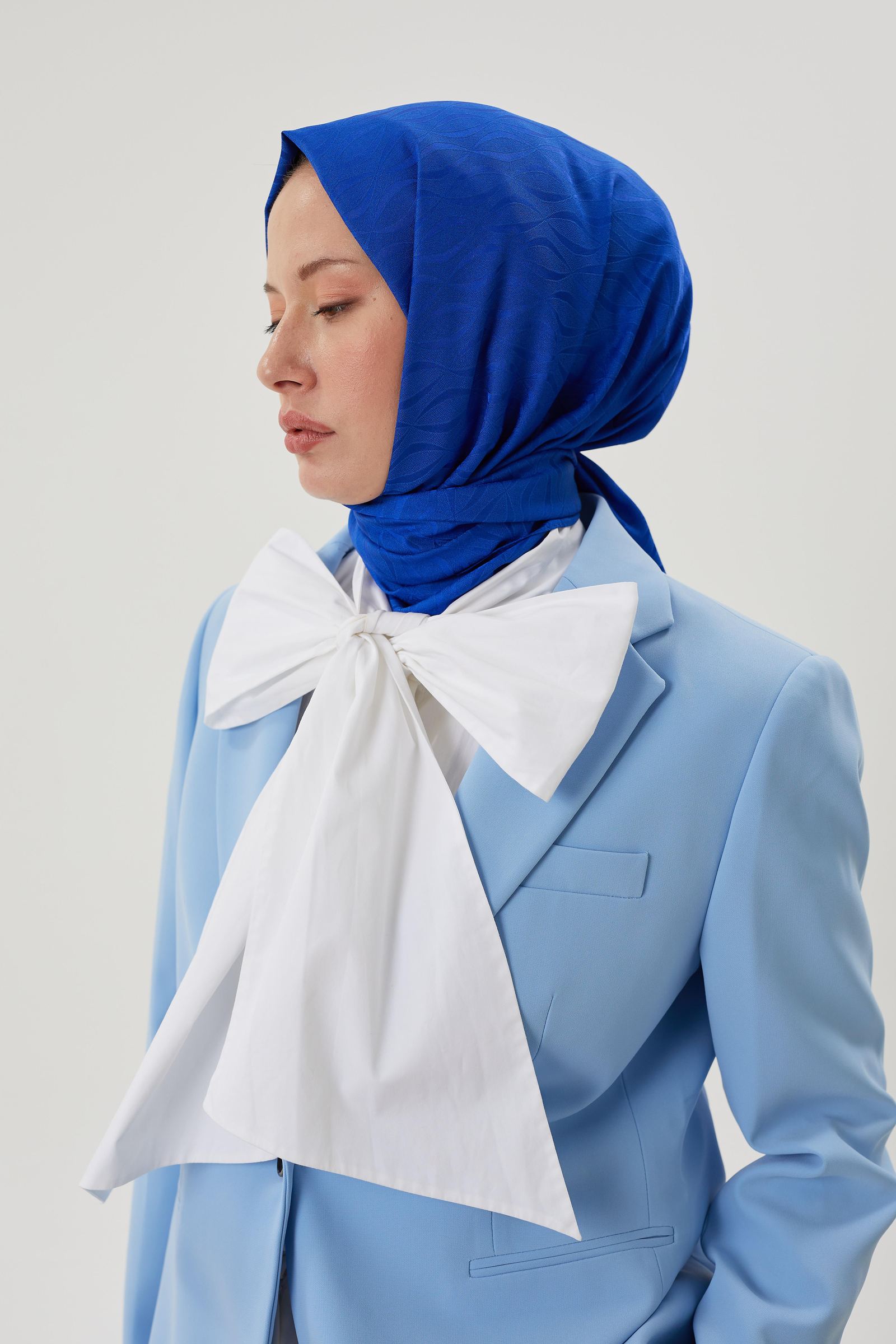 Saks Mavisi Shine Desen Jakar Şal · İpeksi Jakar · görsel 4