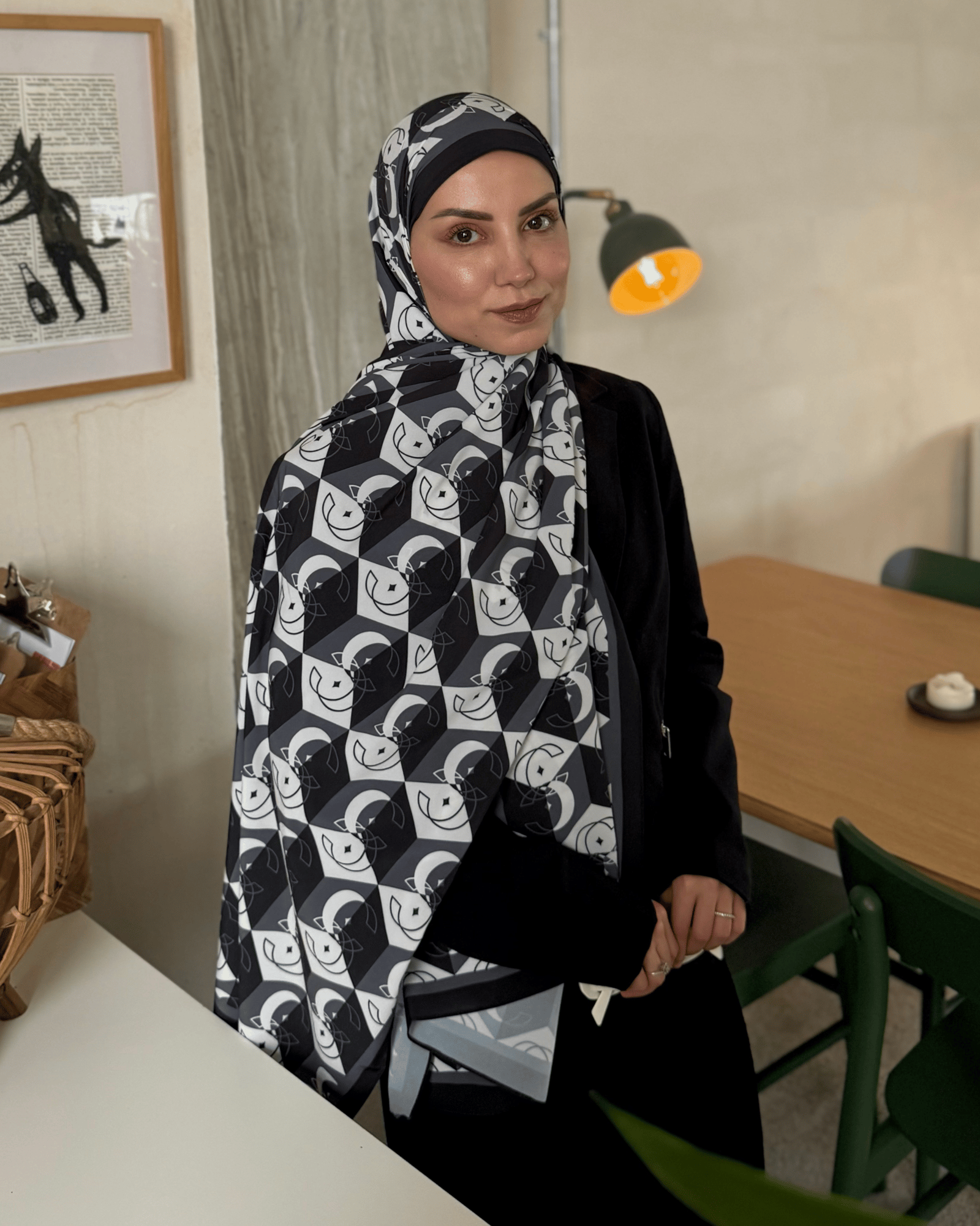 Siyah Icon Vual İpek Şal · görsel 2