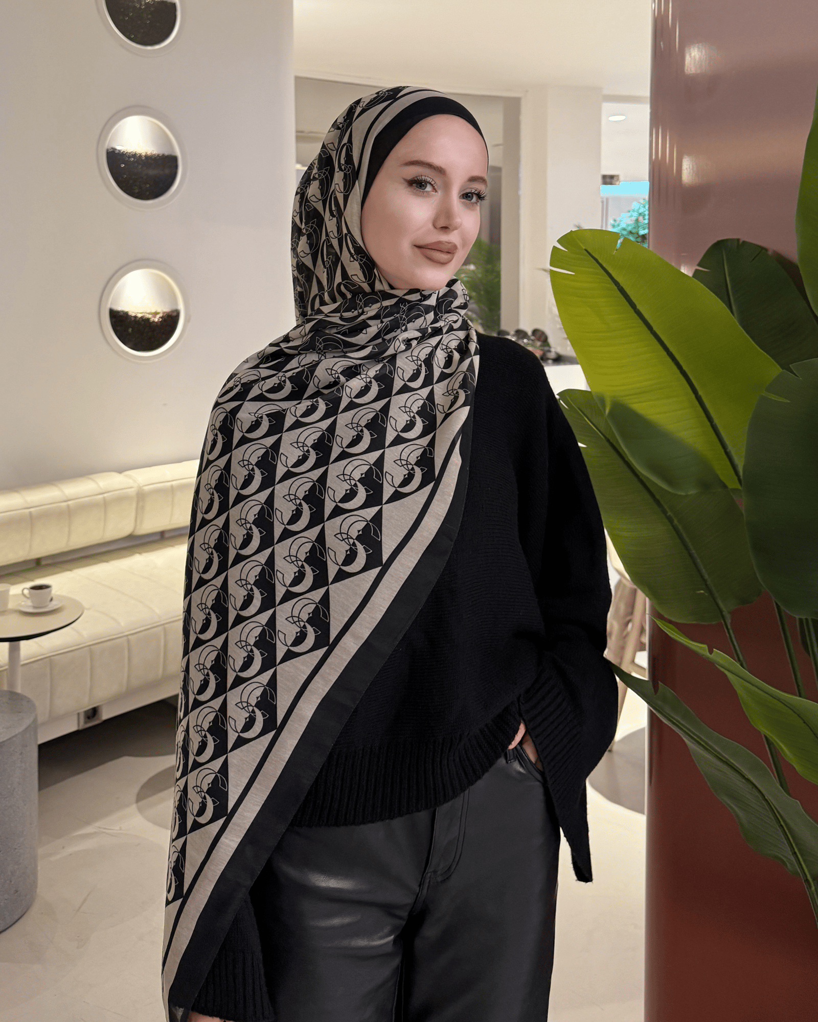 Siyah Legacy Vual İpek Şal · görsel 2