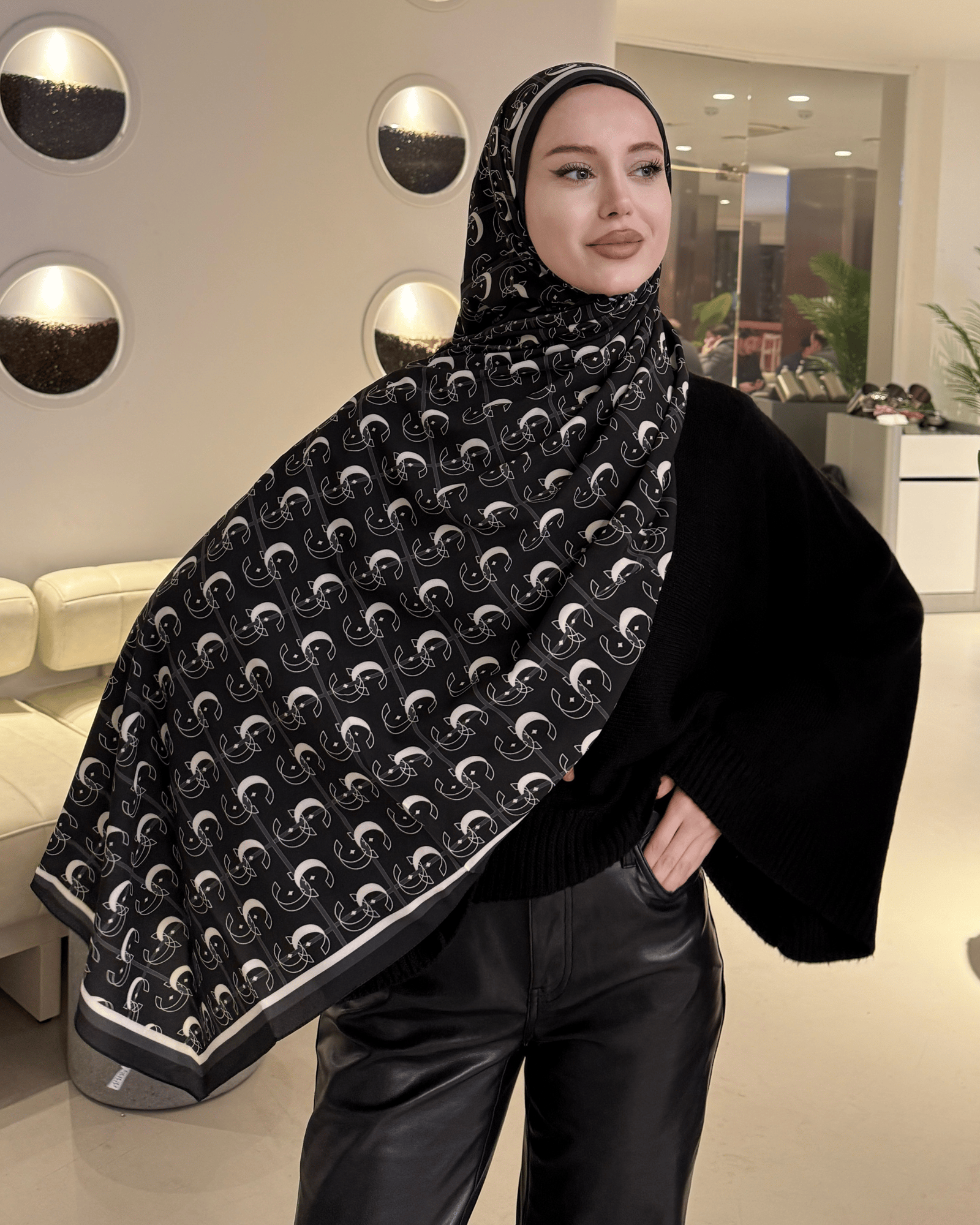 Siyah Royal Vual İpek Şal · görsel 2