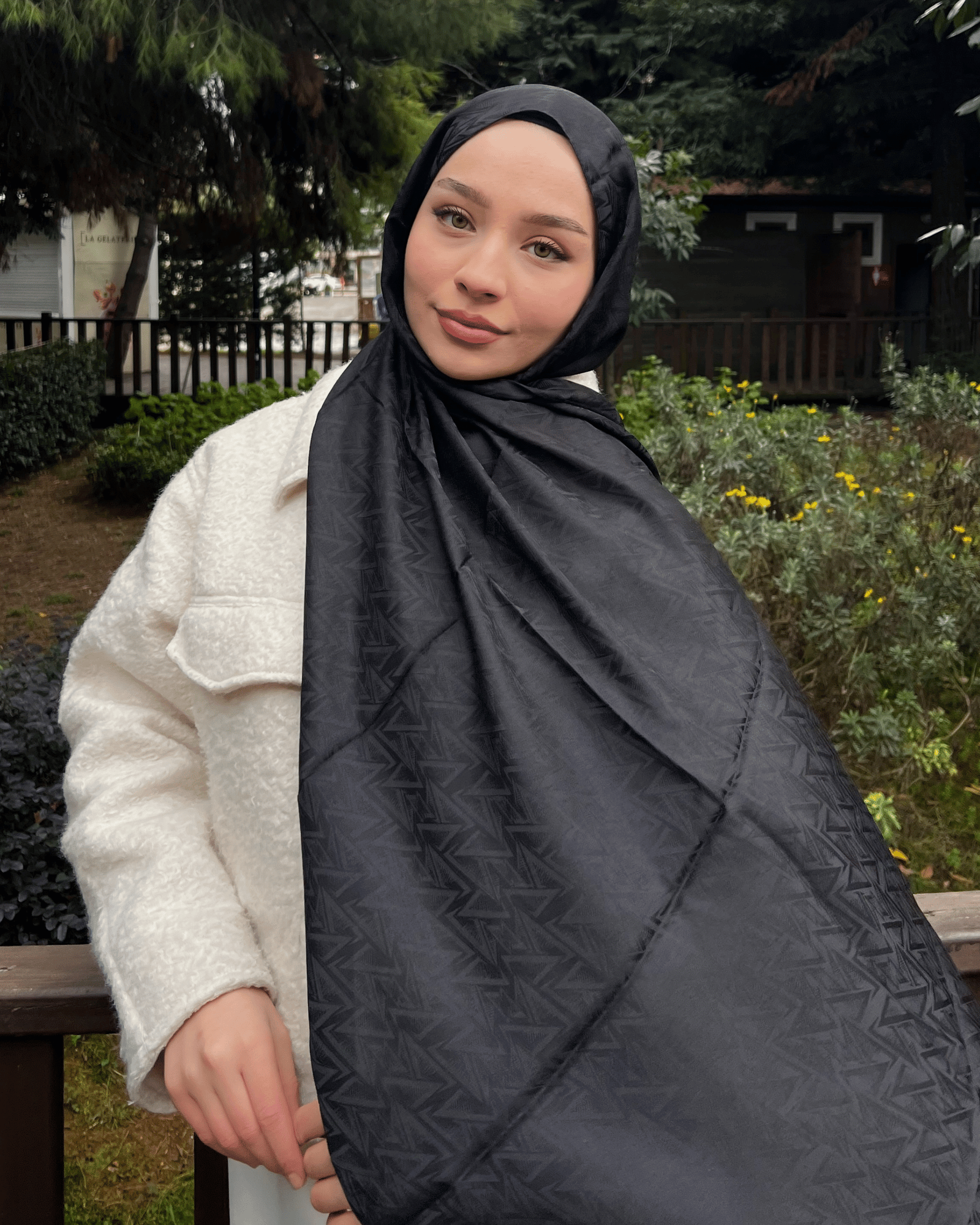 Siyah Triya Desen Jakar Şal · İpeksi Jakar · görsel 2