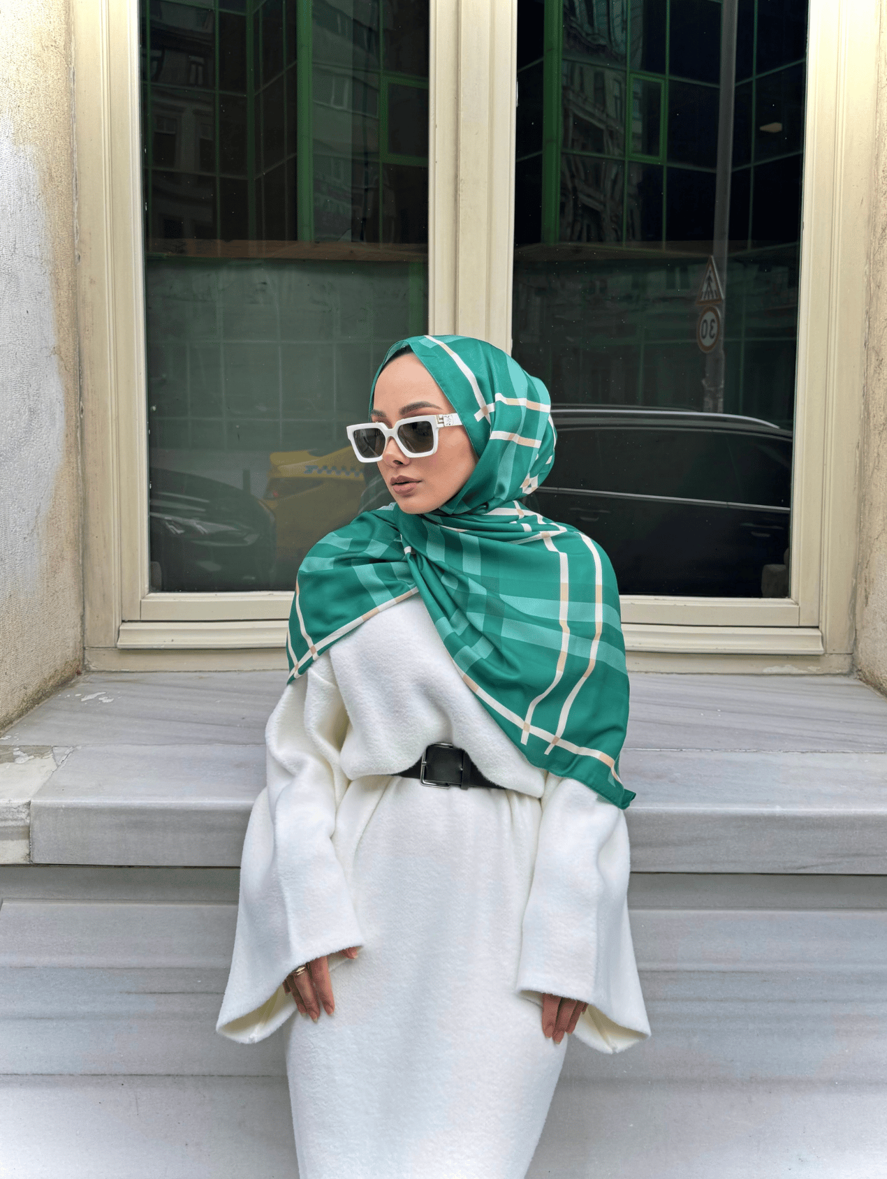 Busenur'un Zümrüt Tartan Desen Şal Tercihi · görsel 4