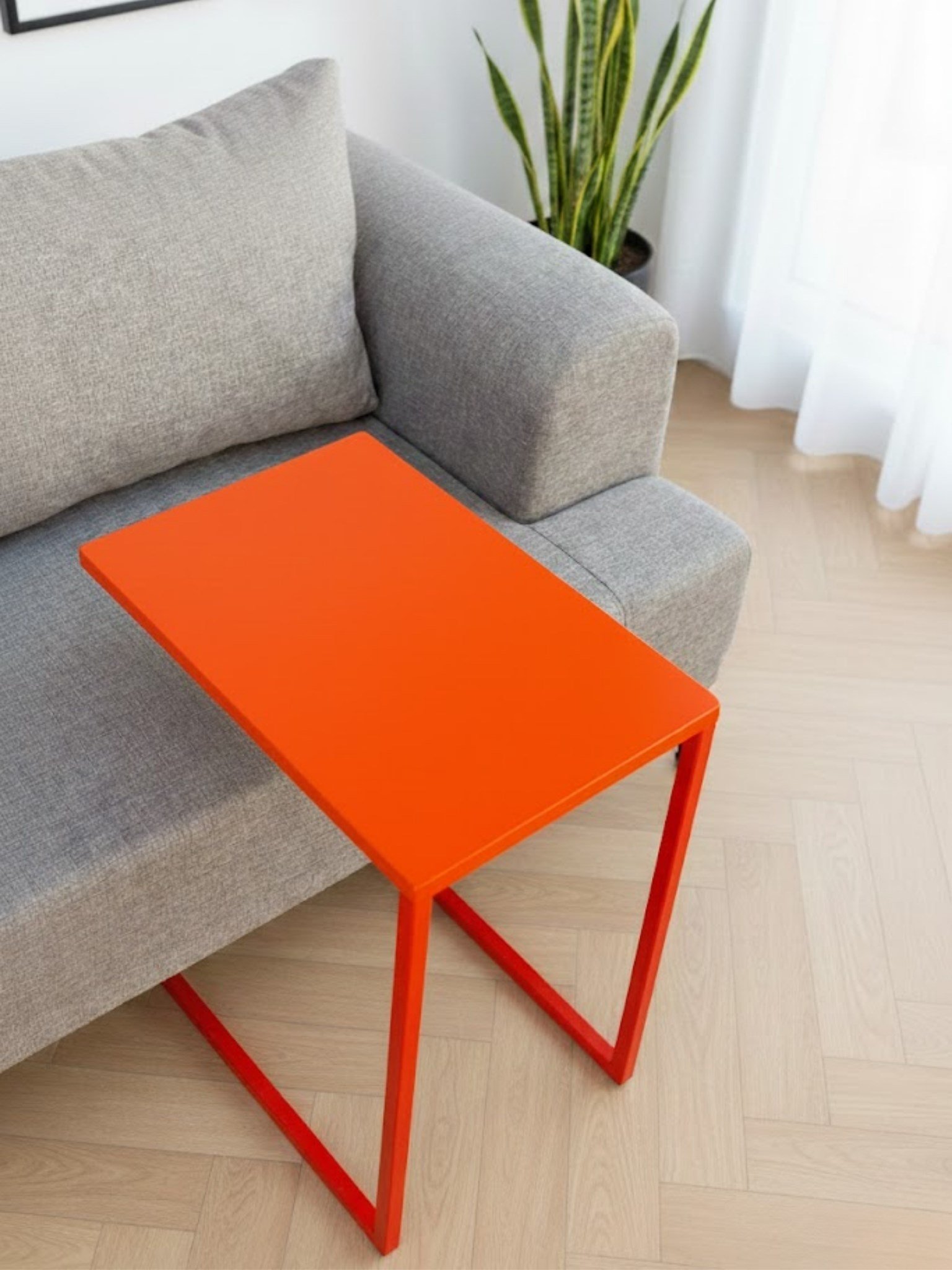 Turuncu Metal C Sehpa Modern Minimalist Yan Sehpa Koltuk Altına Giren Laptop ve Kahve Sehpası