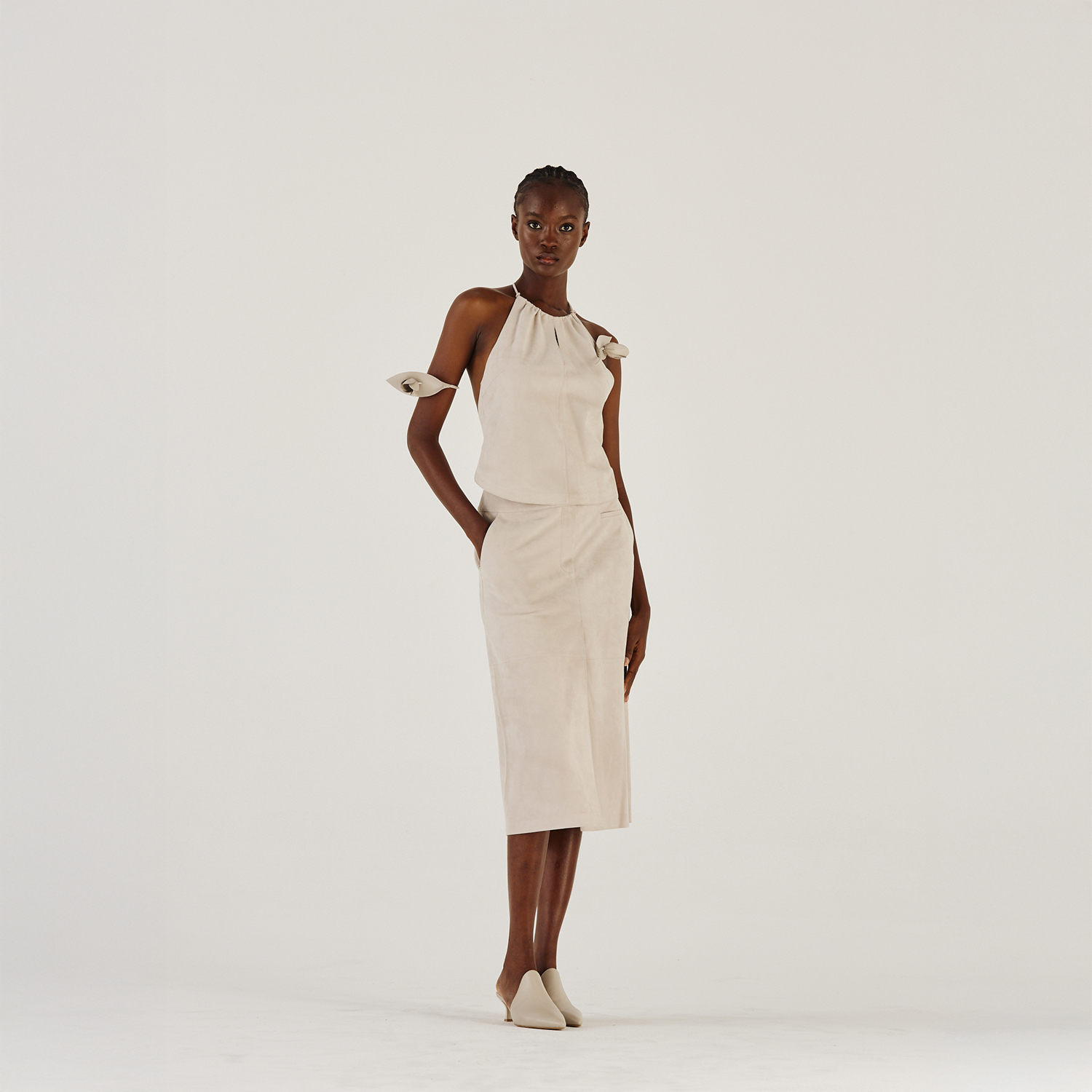 K14922_ | LEATHER APRON TOP