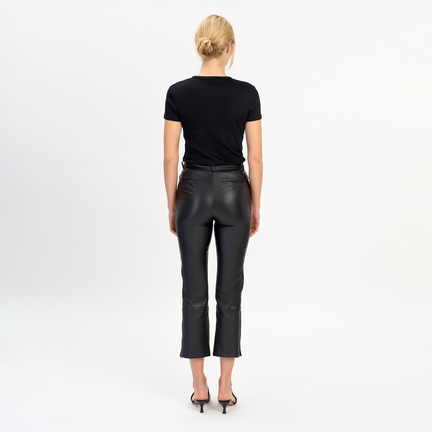 K14423 | Leather Capri