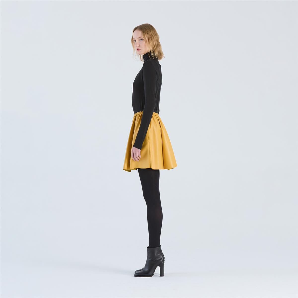 K14698 | Mini Skirt with Elastic