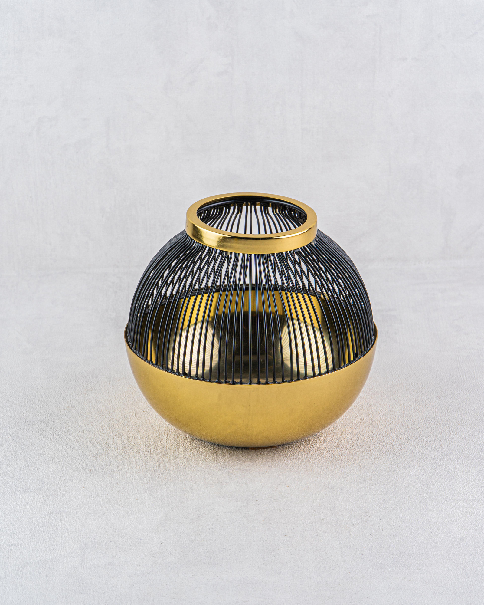 DekuvaLAMEDORE SKULT GOLD BLACK MEDIUM T-LIGHT HOLDER 18*18*14LAMEDORE 1AG-059MG