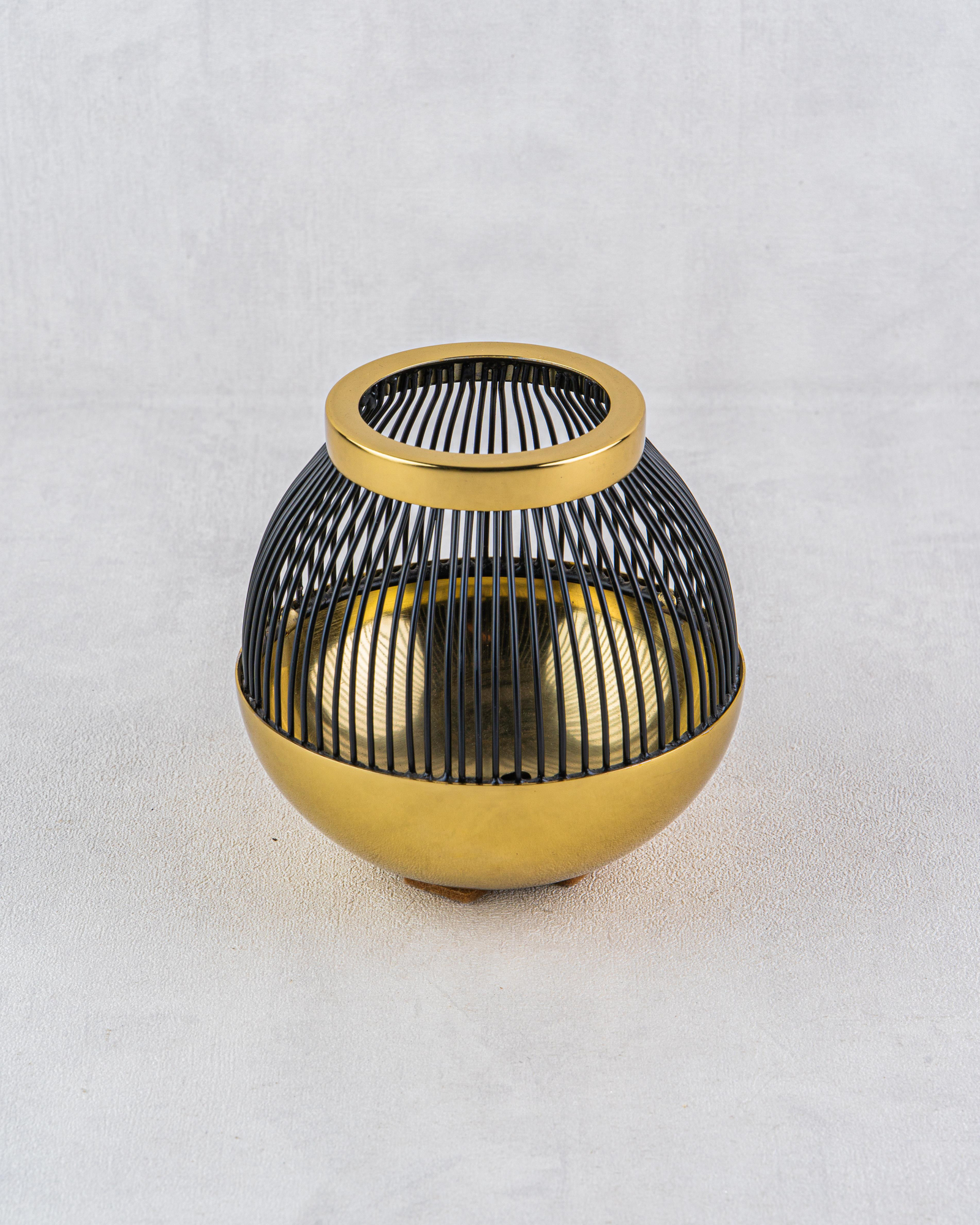 DekuvaLAMEDORE SKULT GOLD BLACK SMALL T-LIGHT HOLDER 13*13*11LAMEDORE 1AG-059SG