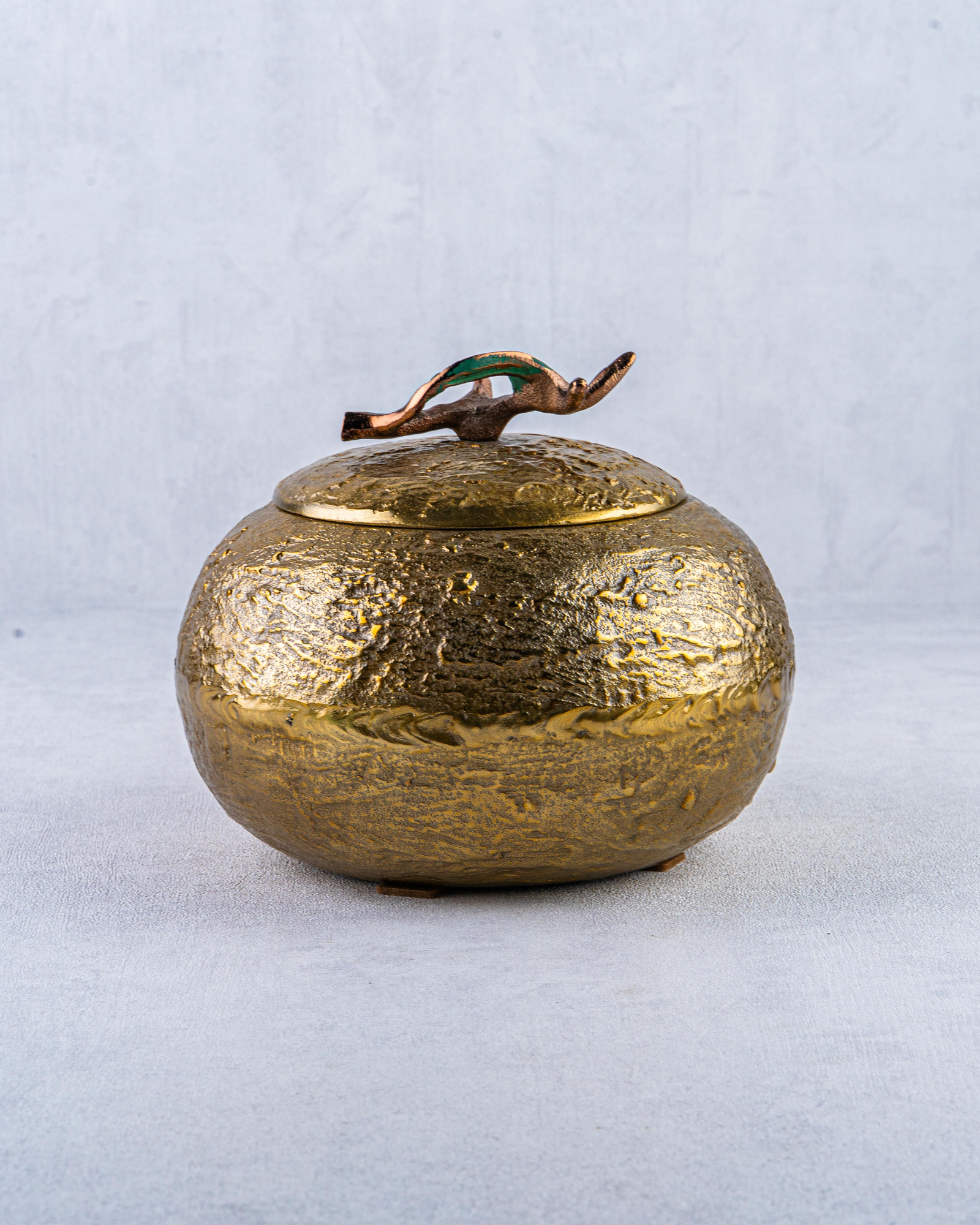 DekuvaYUVARLAK DÖKÜM ALİMİNYUM GOLD KAPAKLI DEKORATİF KUTU 20*20CMINVEE HOME NATUREL-20