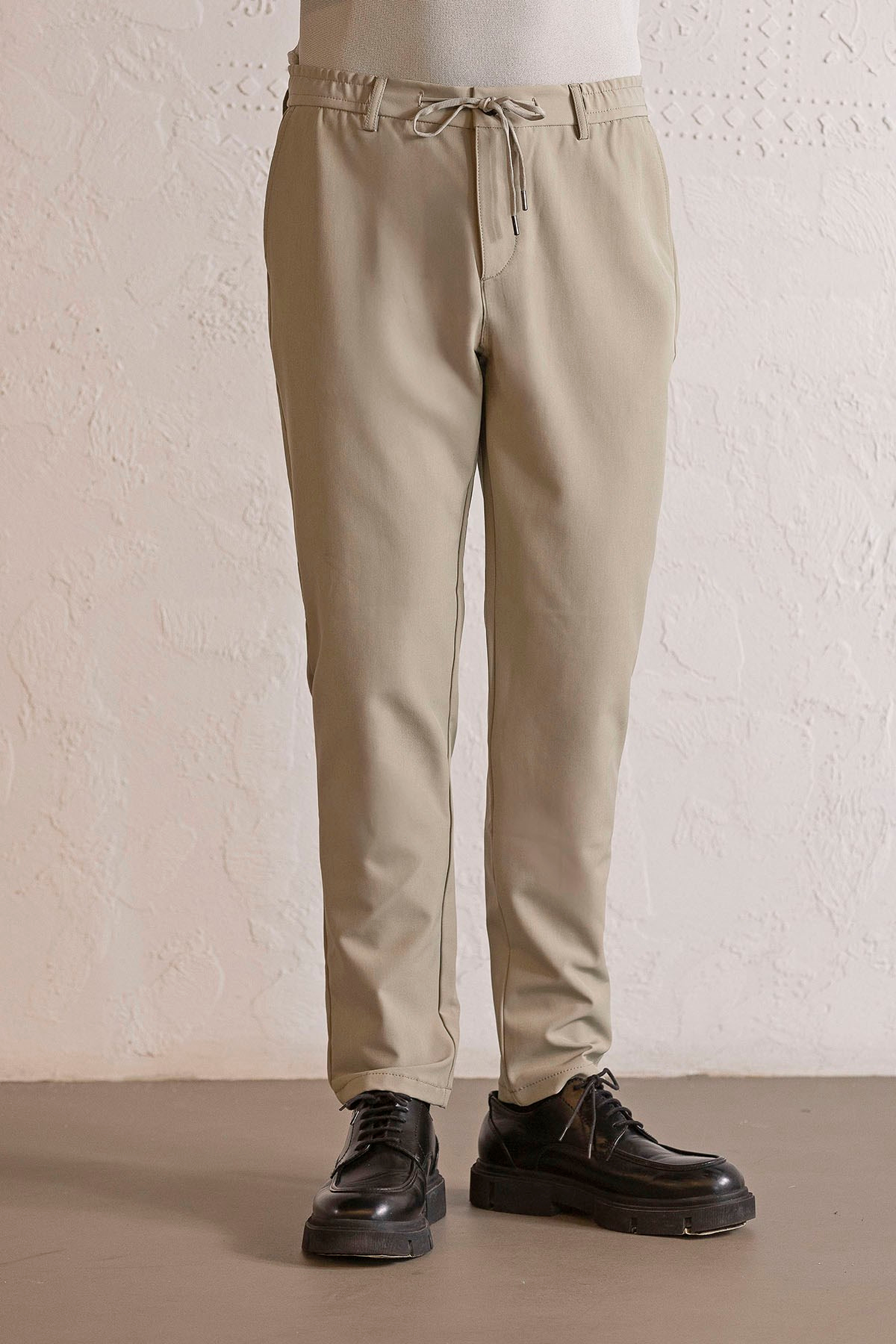 Beli Lastikli ve Bağcıklı Cepleri Çıtçıtlı Jogger Erkek Pantolon