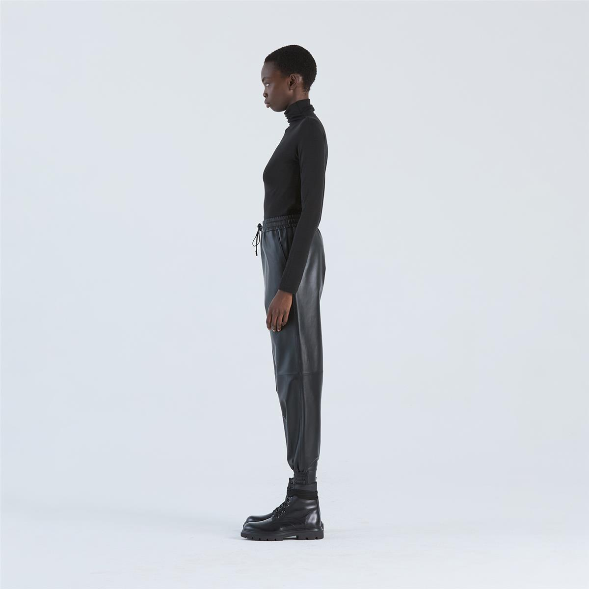 K14753 |Leather Jogging Pants