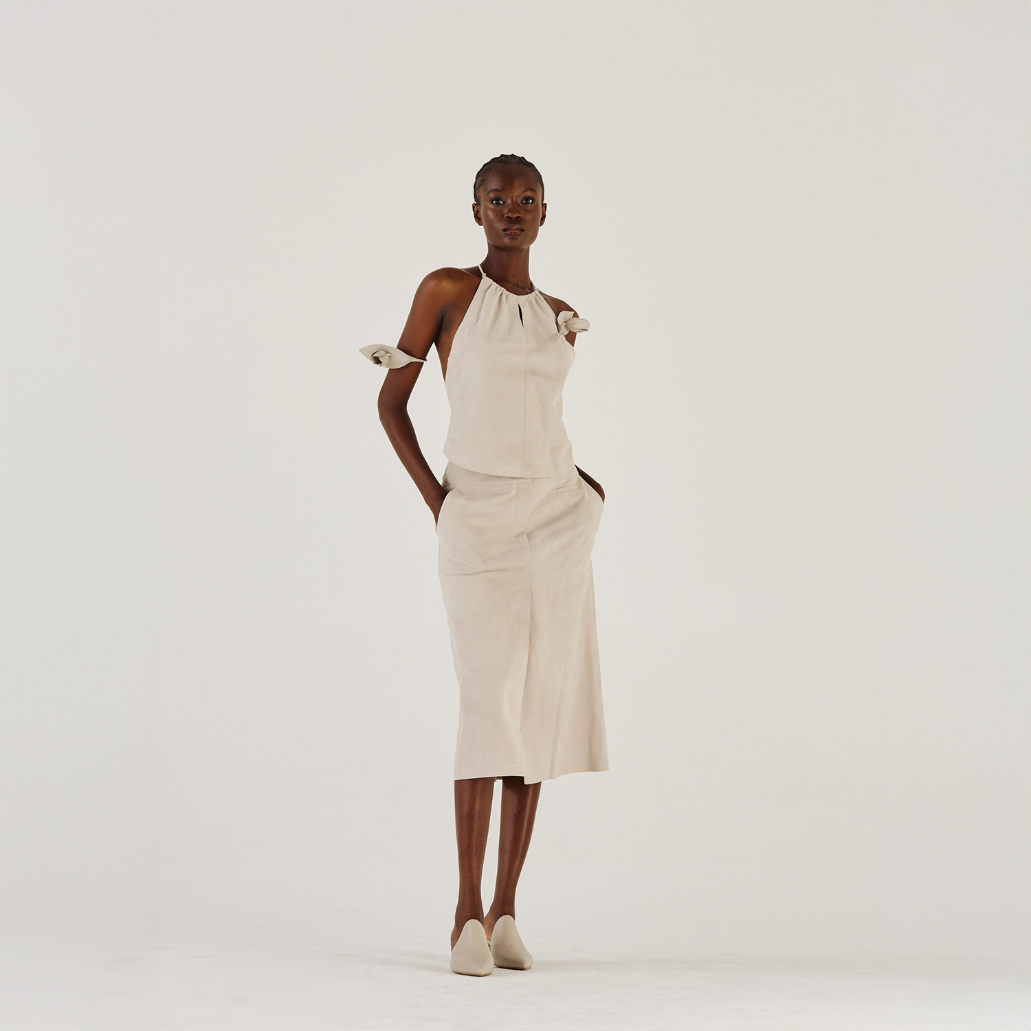 K14922_ | LEATHER APRON TOP