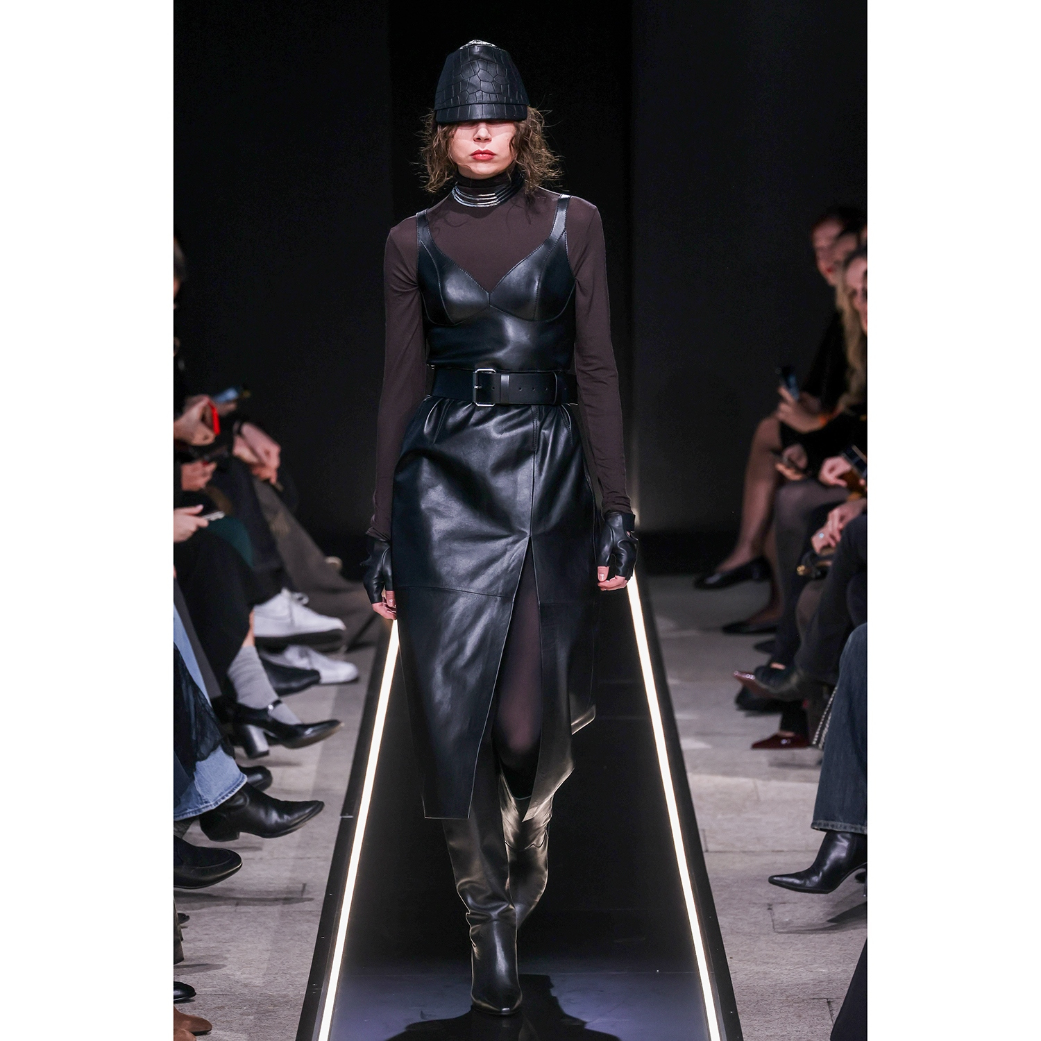 K15222 - LEATHER SKIN-TIGHT DRESS