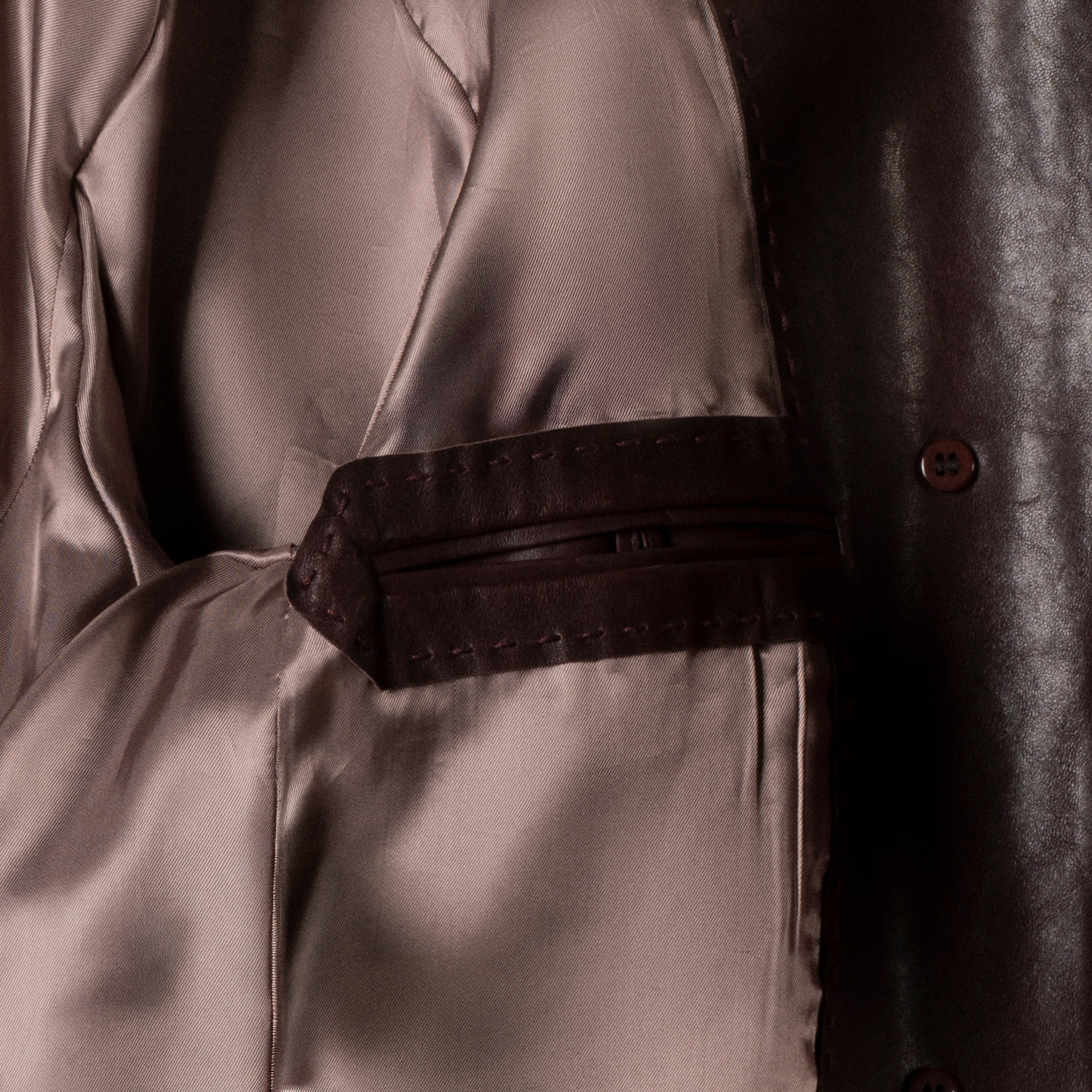 K15257 - LEATHER ROUNDED BACK COAT