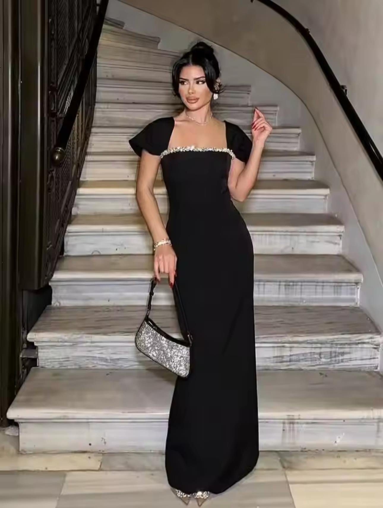 Kristal Taş Detaylı Kare Yaka Bandaj Maksi Siyah Elbise