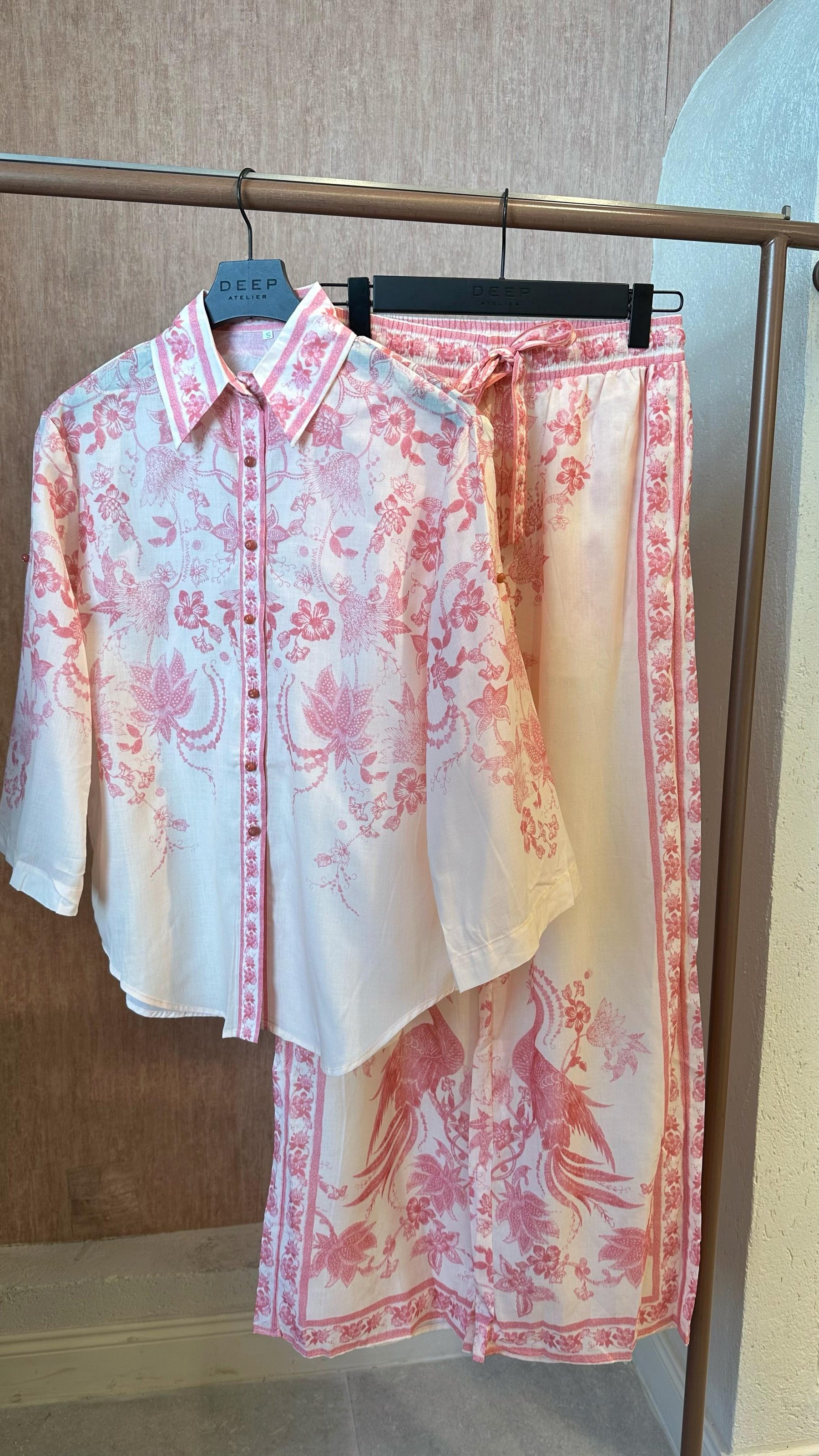 Pembe Desenli Pantolon ve Gömlek Takım