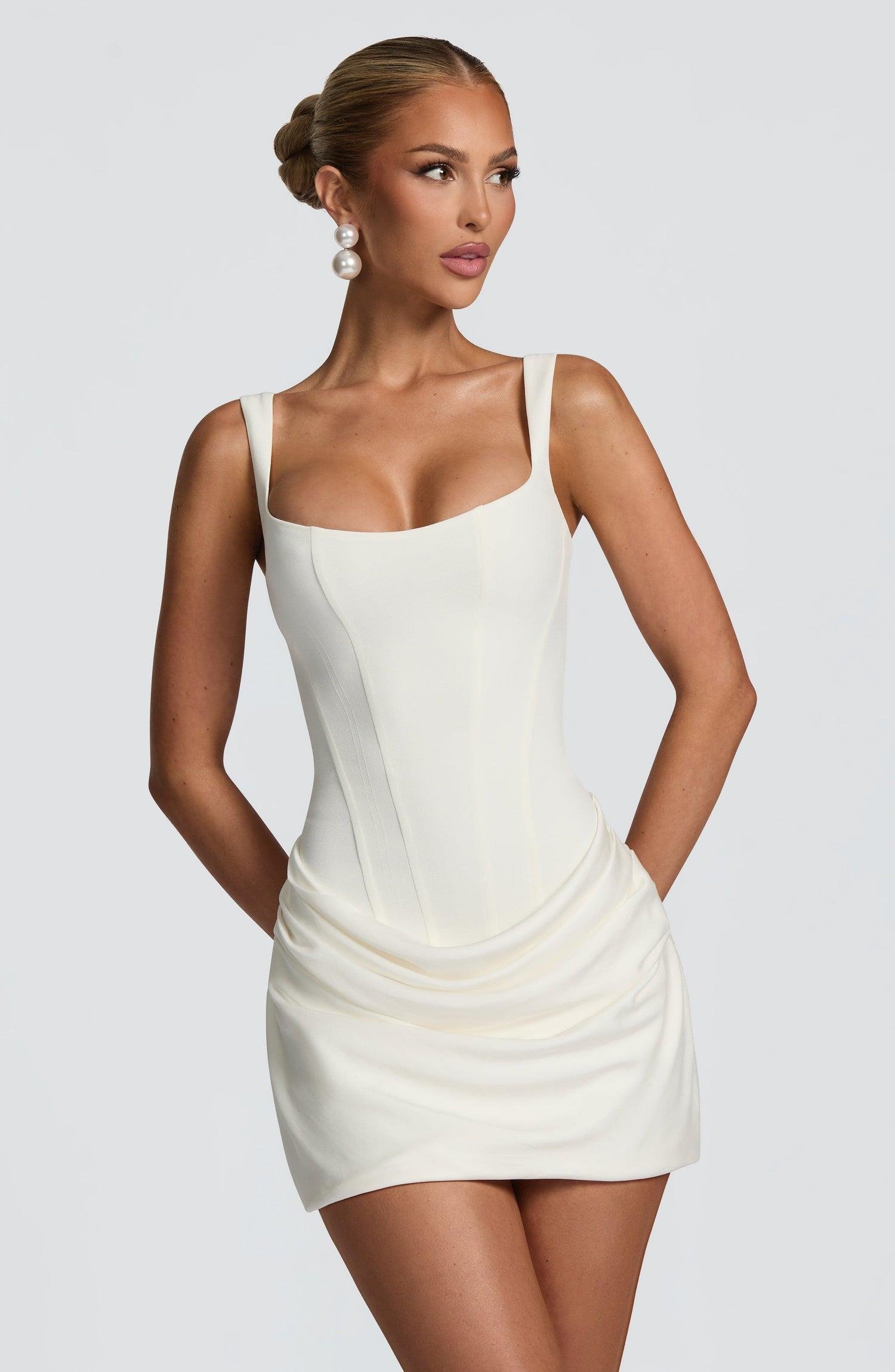 Üstü Korse Eteği Drape Detaylı Beyaz Mini Tasarım Elbise