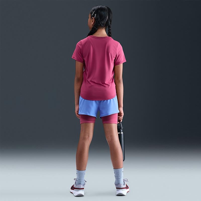 Nike One Fitted Kız Çocuk Dri-FIT Kısa Kollu Antreman Tişörtü