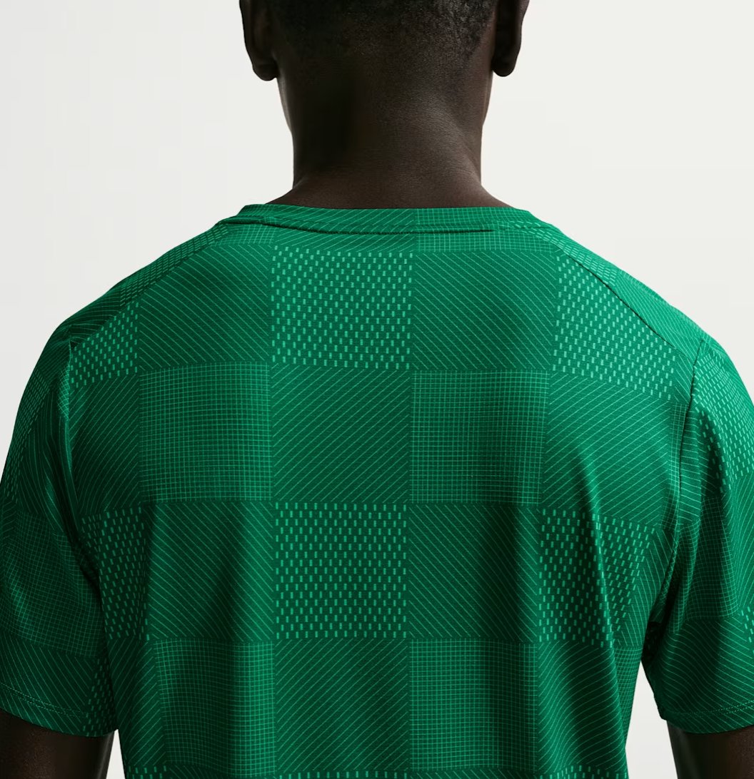 NikeCourt Advantage Dri-FIT Erkek Tenis Tişörtü