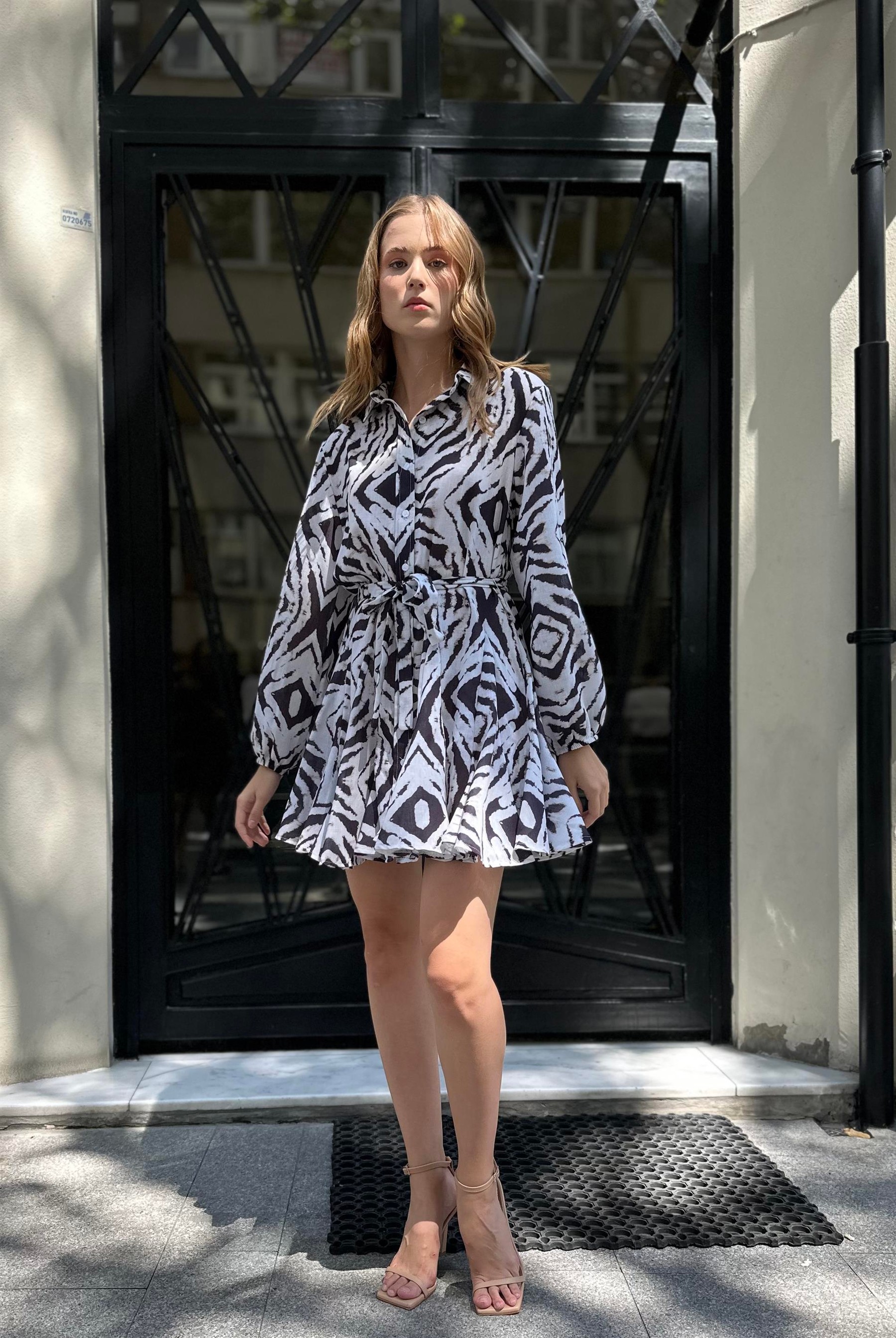 Kadın Beyaz Batik Zebra Desenli Mini Keten Gömlek Elbise