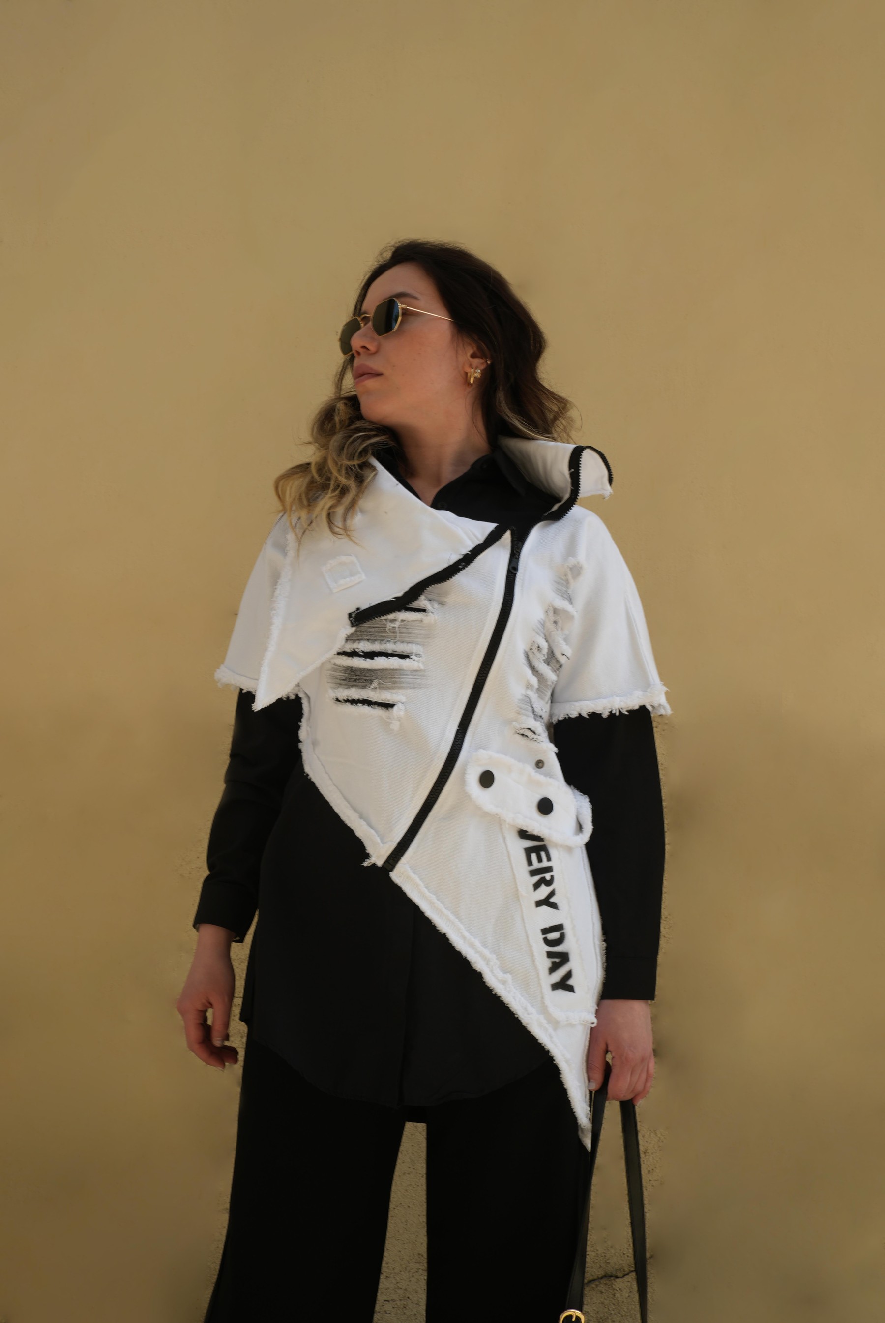 Kadın Tasarım Asimetrik Kesim Yırtmaçlı Yelek 