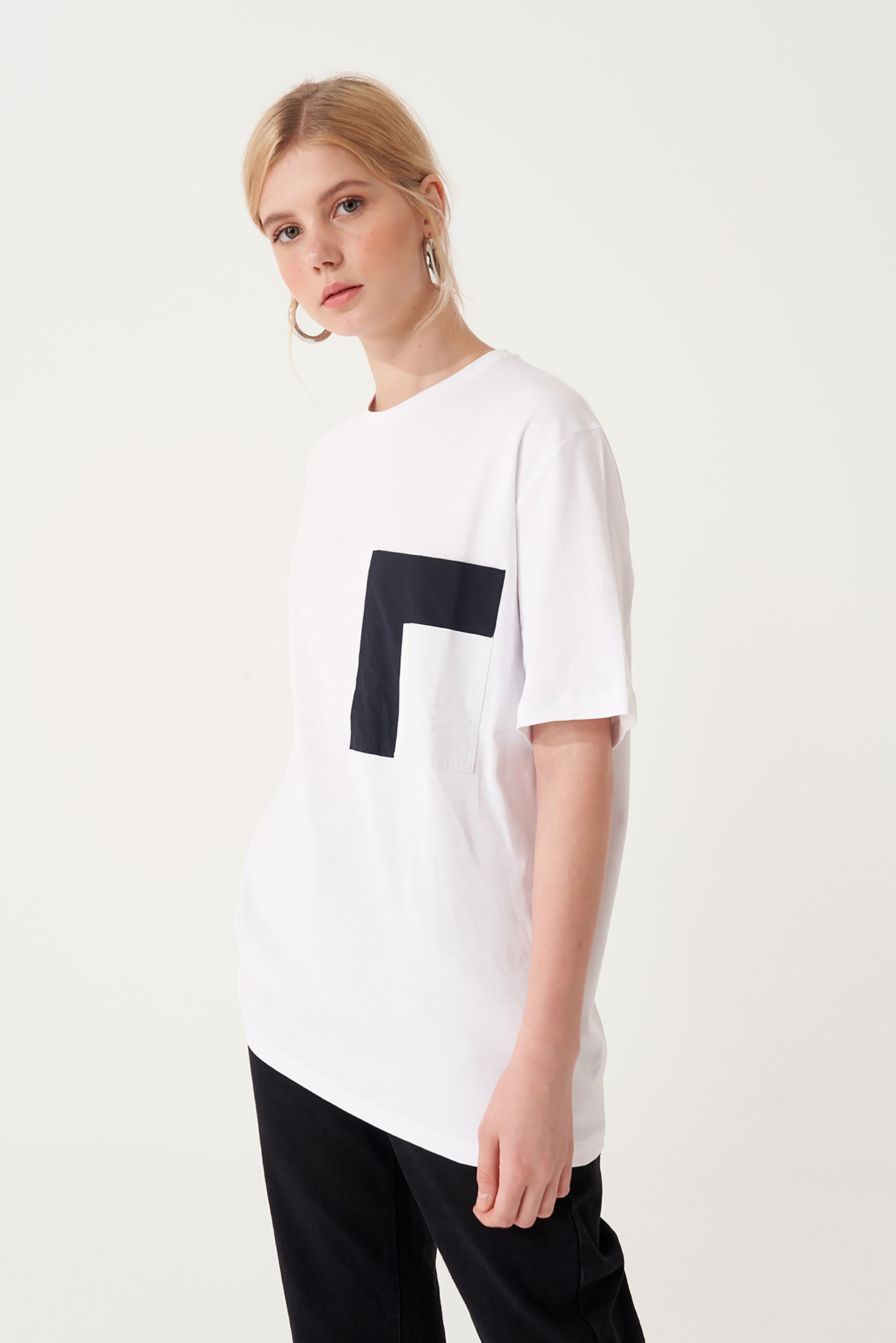Pamuklu Göğüs Cepli T-shirt