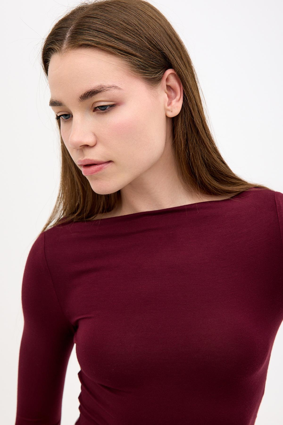 Degaje Kayık Yaka Yanı Büzgülü Pamuklu Bordo Bluz ve diğer Bluz modellerimiz için online alışveriş mağazamızı ziyaret edin. 