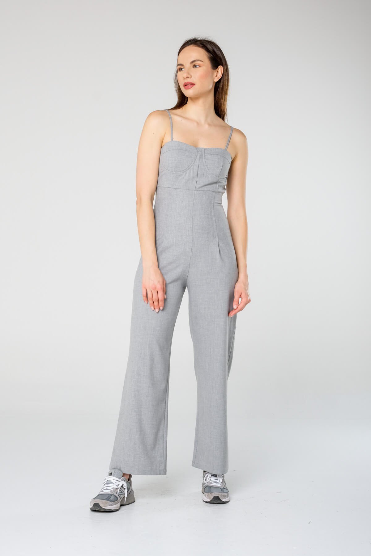 Gri İnce Askılı Straight Kesim Tulum ve diğer Tulum modellerimiz için online alışveriş mağazamızı ziyaret edin. 