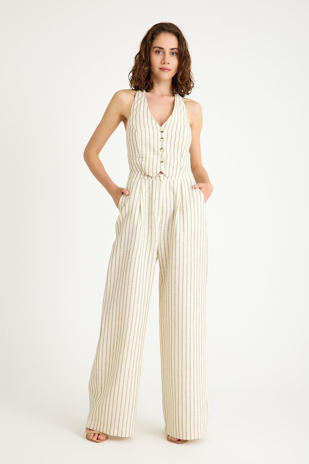 Keten Astarlı Yeşil Çizgili Krem Rengi Boyundan Bağlamalı Tulum ve diğer Tulum modellerimiz için online alışveriş mağazamızı ziyaret edin. 