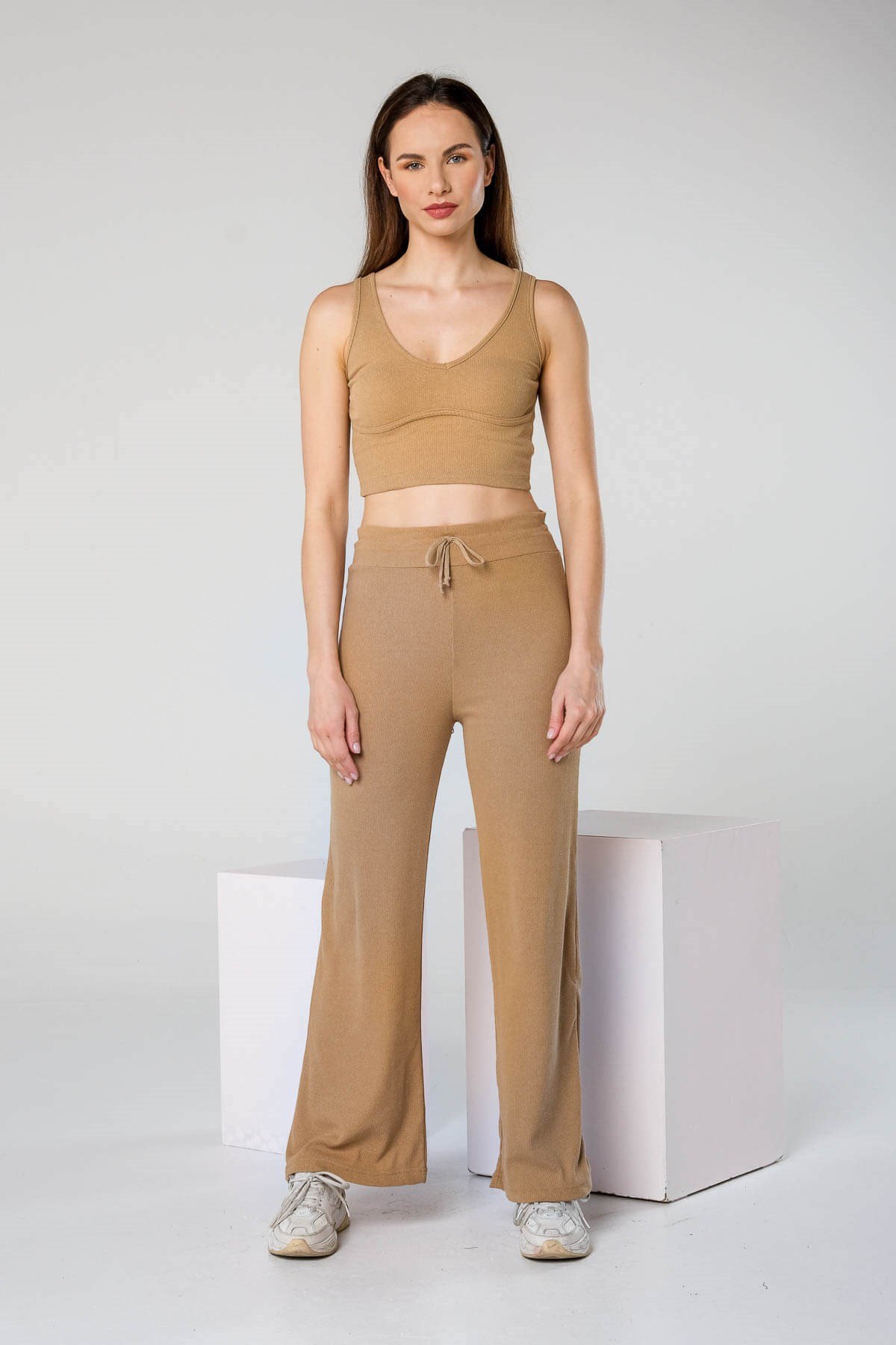 Krem Rengi Fitilli Eşofman Bustiyer Takım ve diğer Spor Giyim modellerimiz için online alışveriş mağazamızı ziyaret edin. 