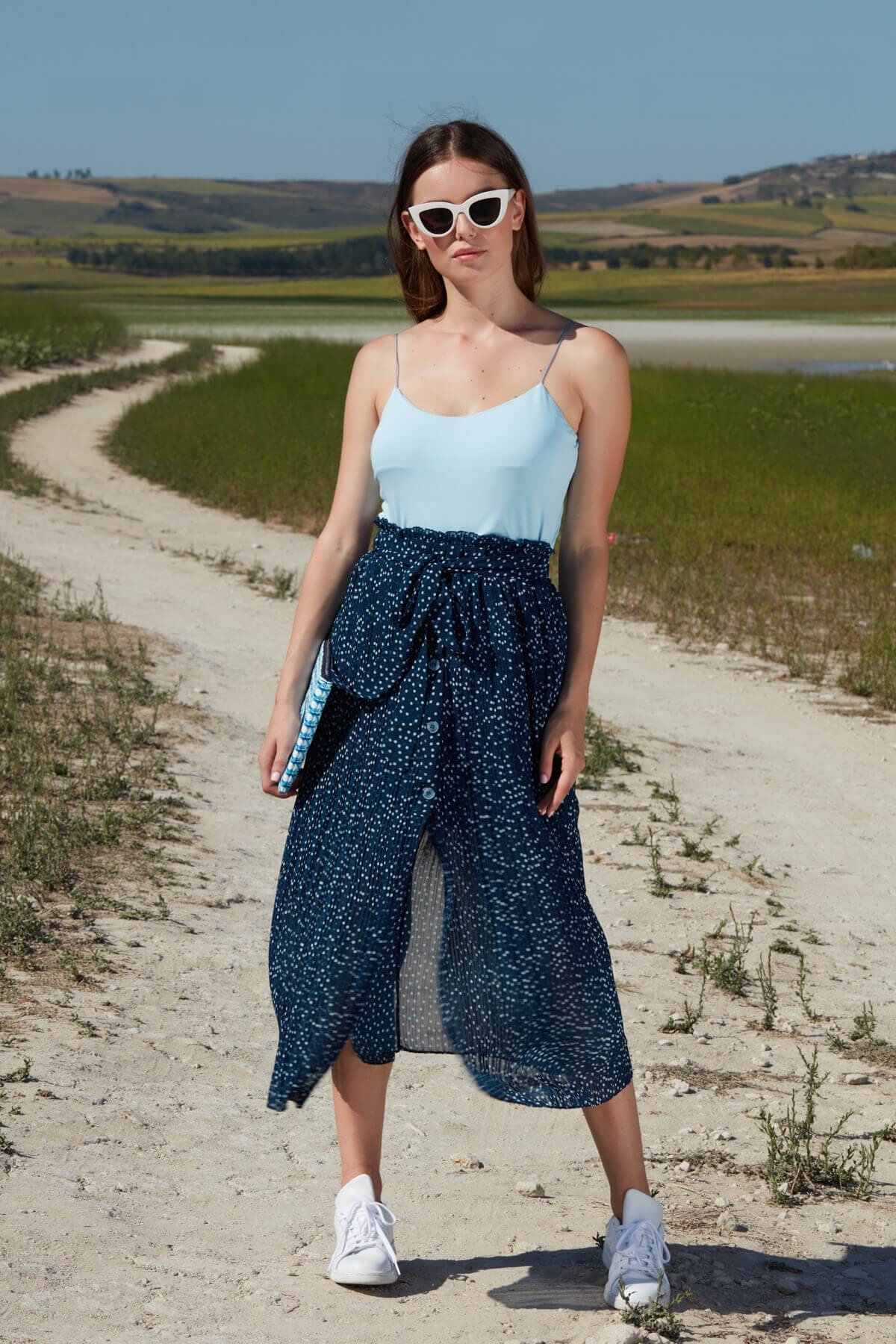 Lacivert puantiyeli pilili beli lastikli astarlı midi etek ve diğer Etek modellerimiz için online alışveriş mağazamızı ziyaret edin. 