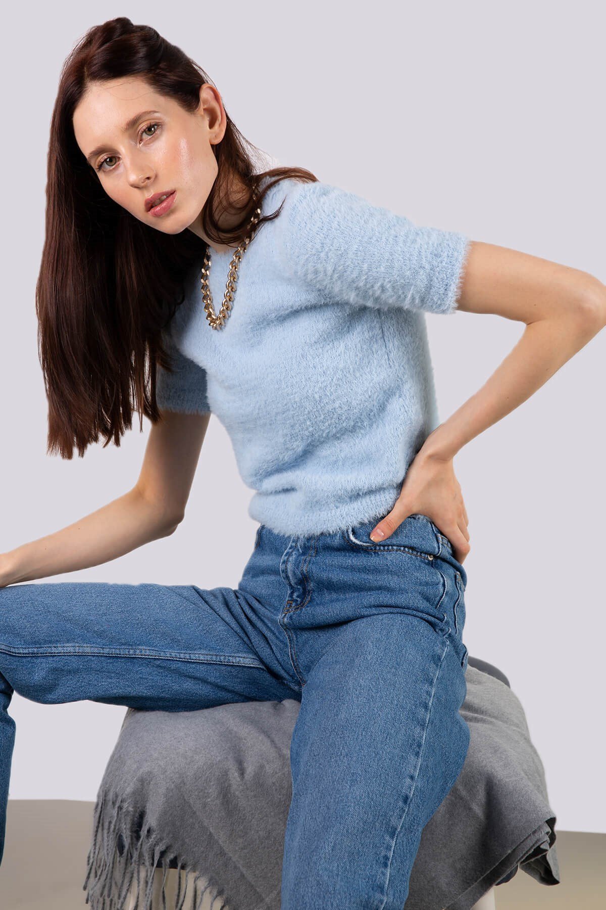 Mavi tüylü kısa kollu kazak ve diğer Triko modellerimiz için online alışveriş mağazamızı ziyaret edin. 