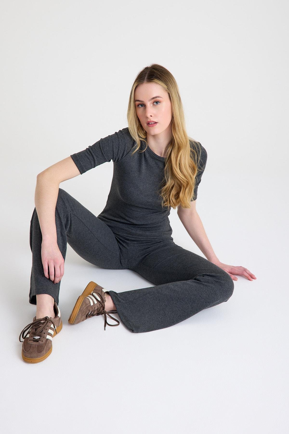 Modal Soft Touch Kadın Koyu Gri İspanyol Paça Flared Tayt Bluz Yoga Takımı ve diğer Spor Giyim modellerimiz için online alışveriş mağazamızı ziyaret edin. 