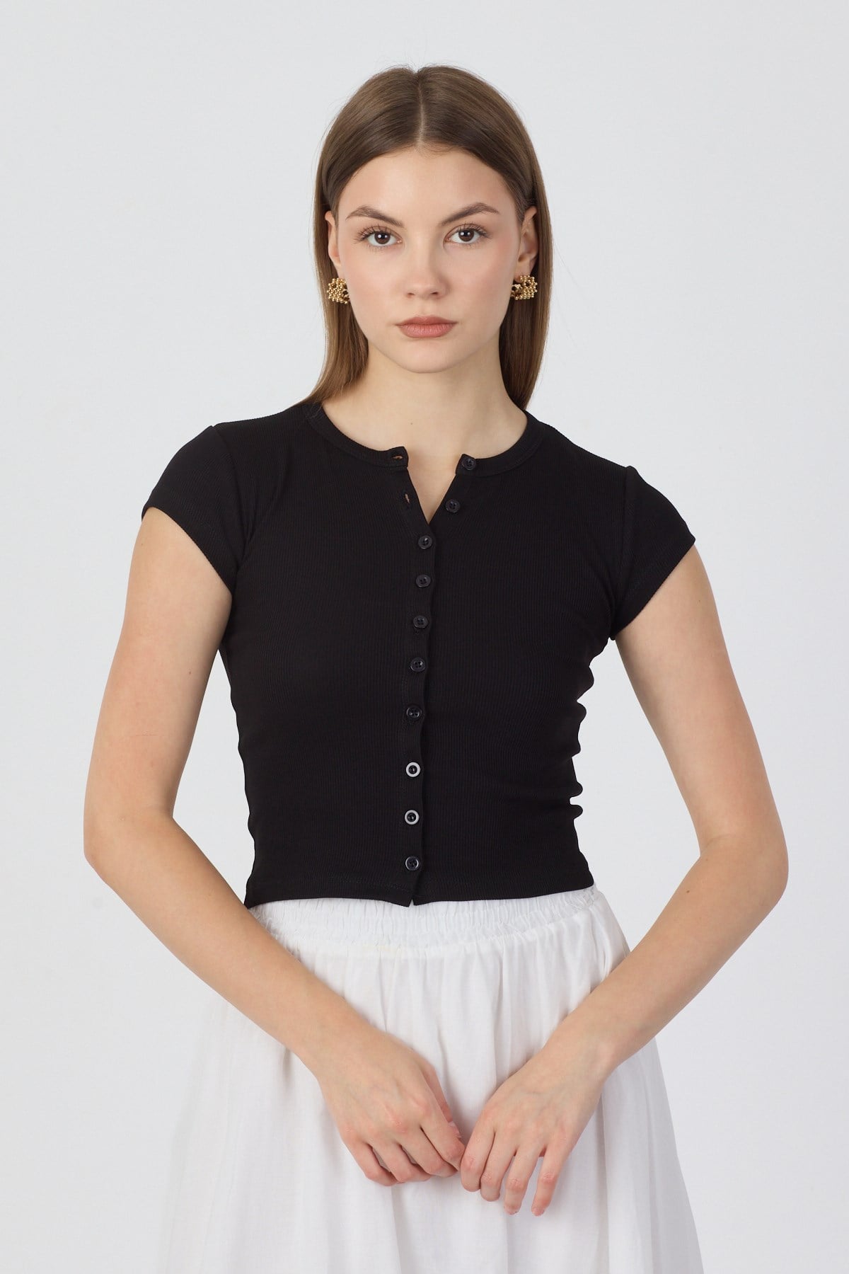 Pamuk Önden Düğmeli Kaşkorse Crop Bluz - Siyah ve diğer Bluz modellerimiz için online alışveriş mağazamızı ziyaret edin. 